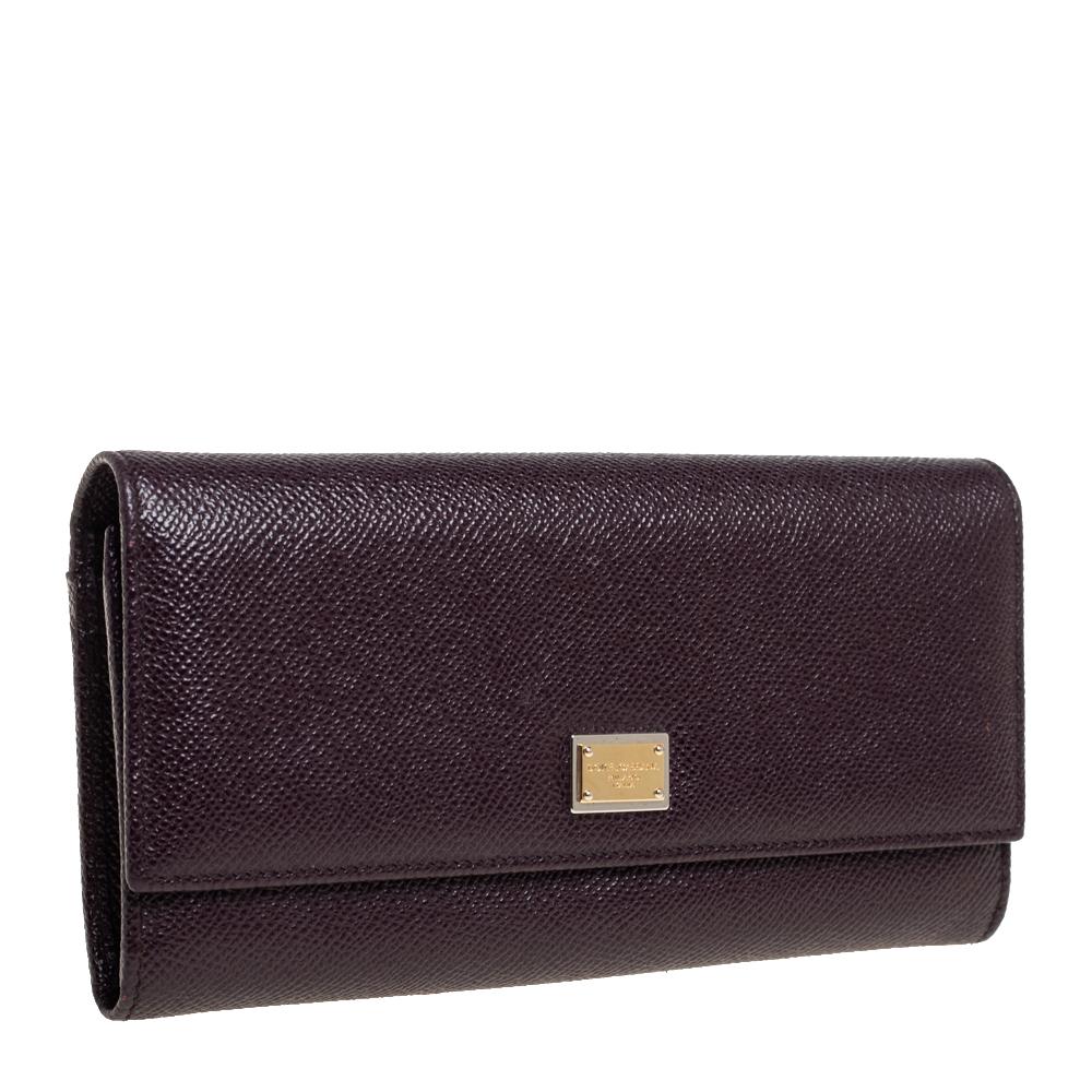 Dolce & Gabbana Burgundy Leather Dauphine Continental Wallet In Good Condition In Dubai, Al Qouz 2