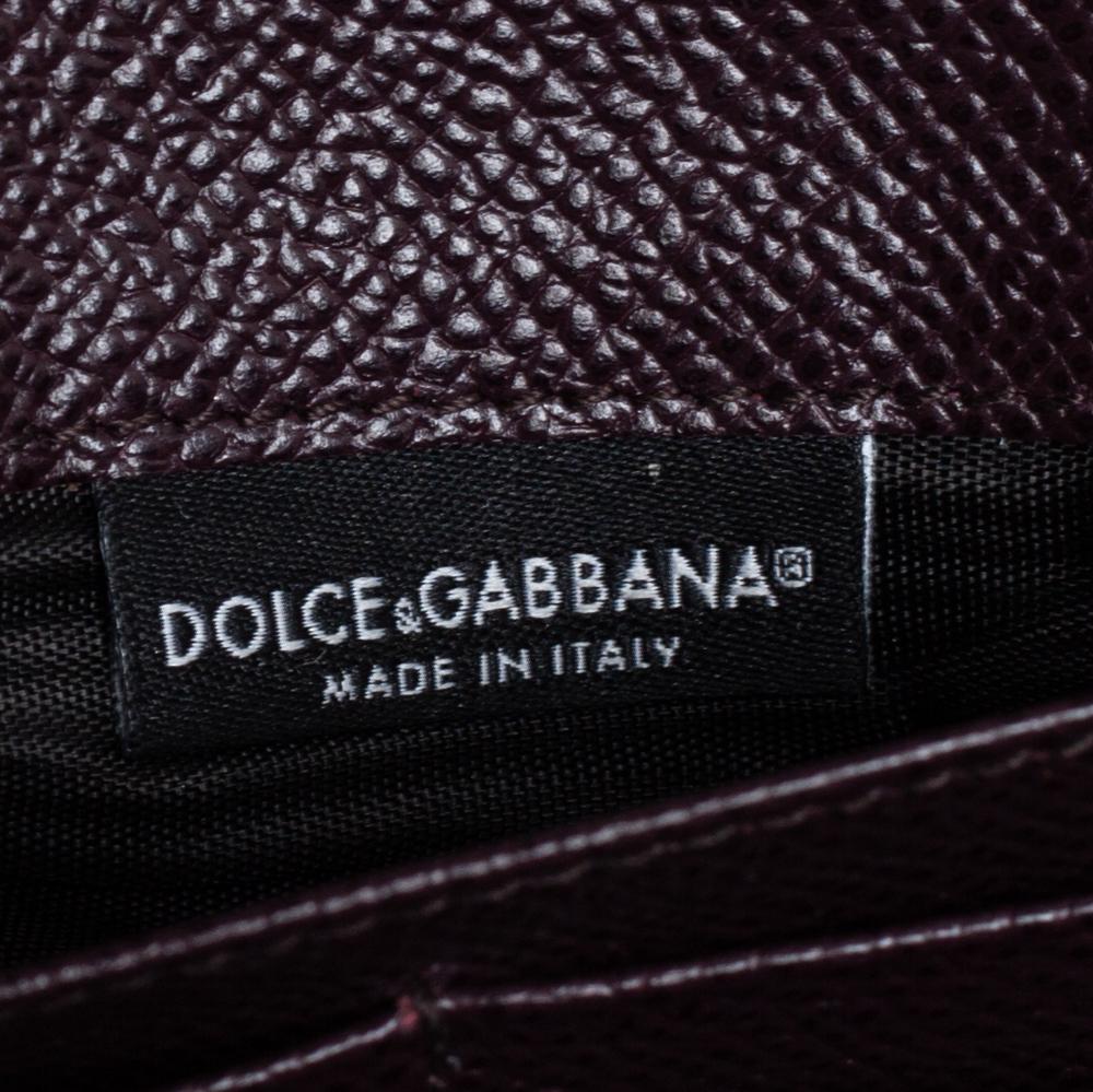 Dolce & Gabbana - Portefeuille continental dauphin en cuir bourgogne Pour femmes en vente