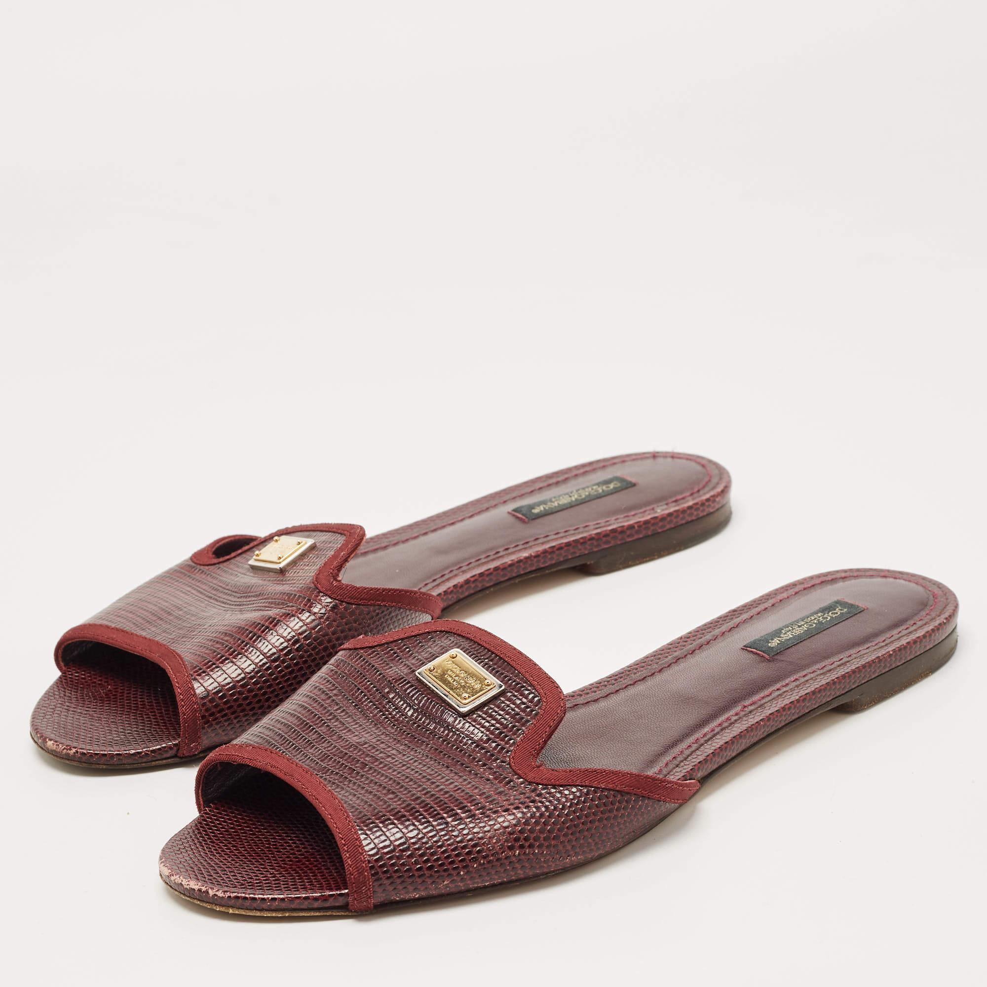 Women's Dolce & Gabbana Burgundy Lizard Embossed Leather Flat Slides Size 40 For Sale