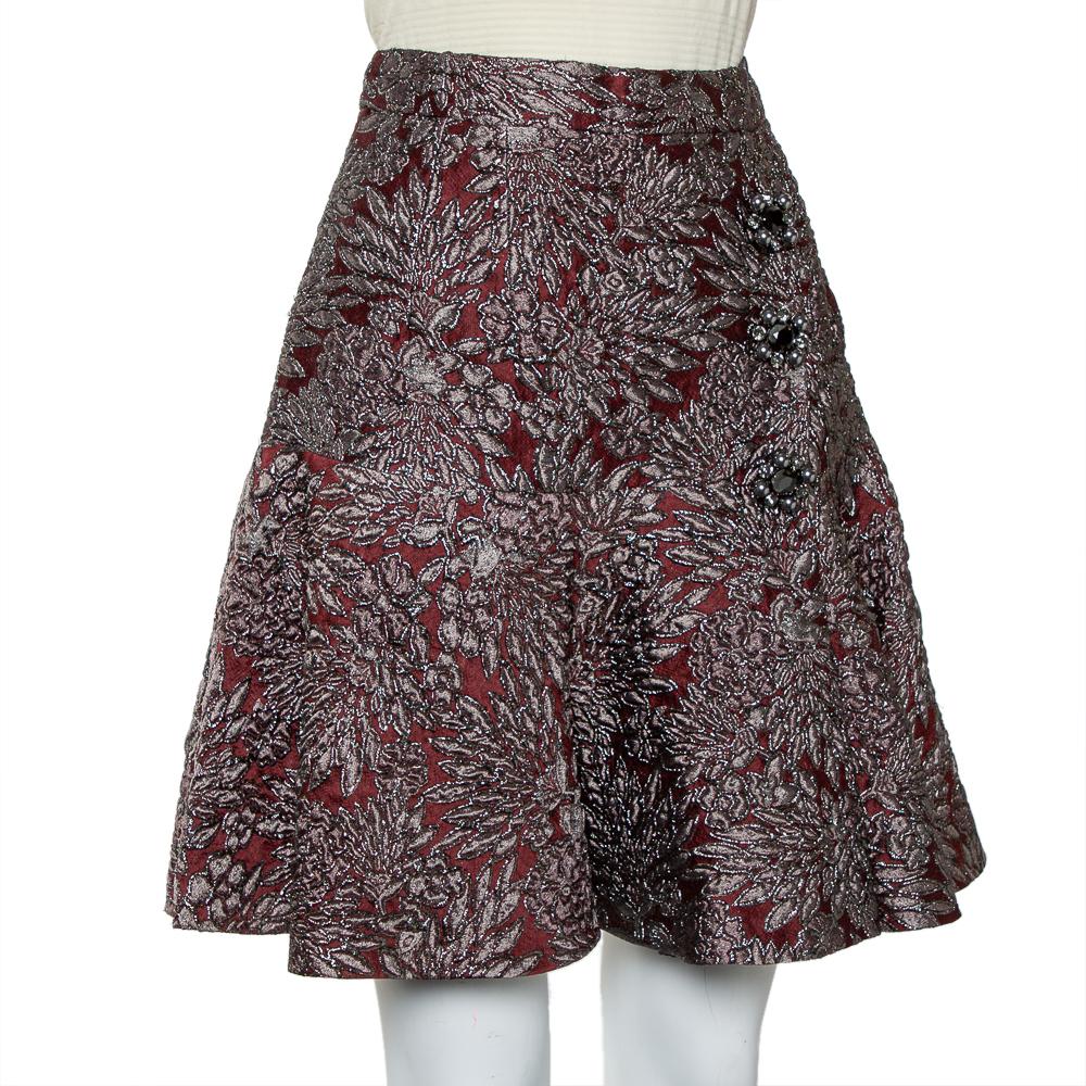 Ditch those monotonous skirts and go ahead with this fabulous number from Dolce & Gabbana! The burgundy lurex jacquard skirt has a flared silhouette and comes with crystal embellishment details on the front and a zip closure at the back. It will