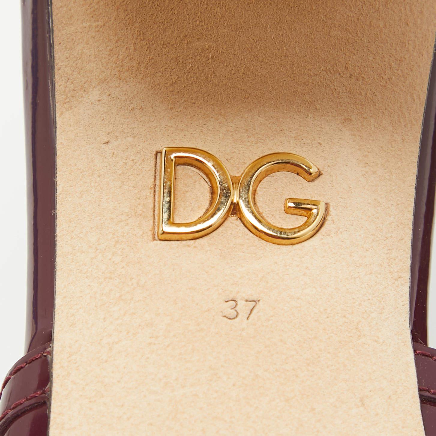 Dolce & Gabbana Burgundy Patent Leather Crystal Embellishment Block Heel Mules S In Good Condition For Sale In Dubai, Al Qouz 2