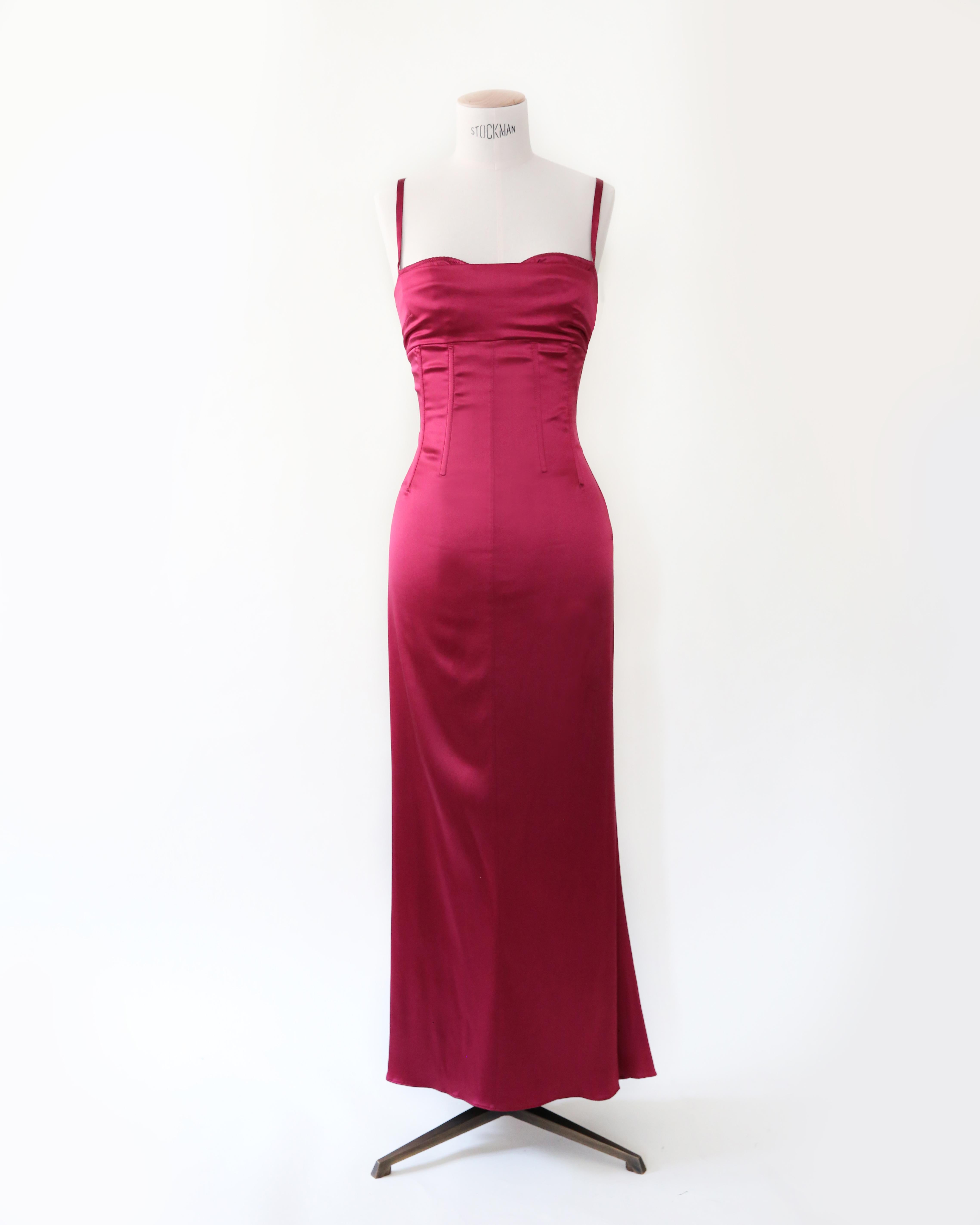 Dolce & Gabbana satin bustier dress in burgundy 
Boned corset
Attached inner bra with underwired cups
Lace up back with silk matching burgundy ribbons
Concealed size zip
Fully lined
MADE IN ITALY

Composition:
No composition label 

Size:
IT
