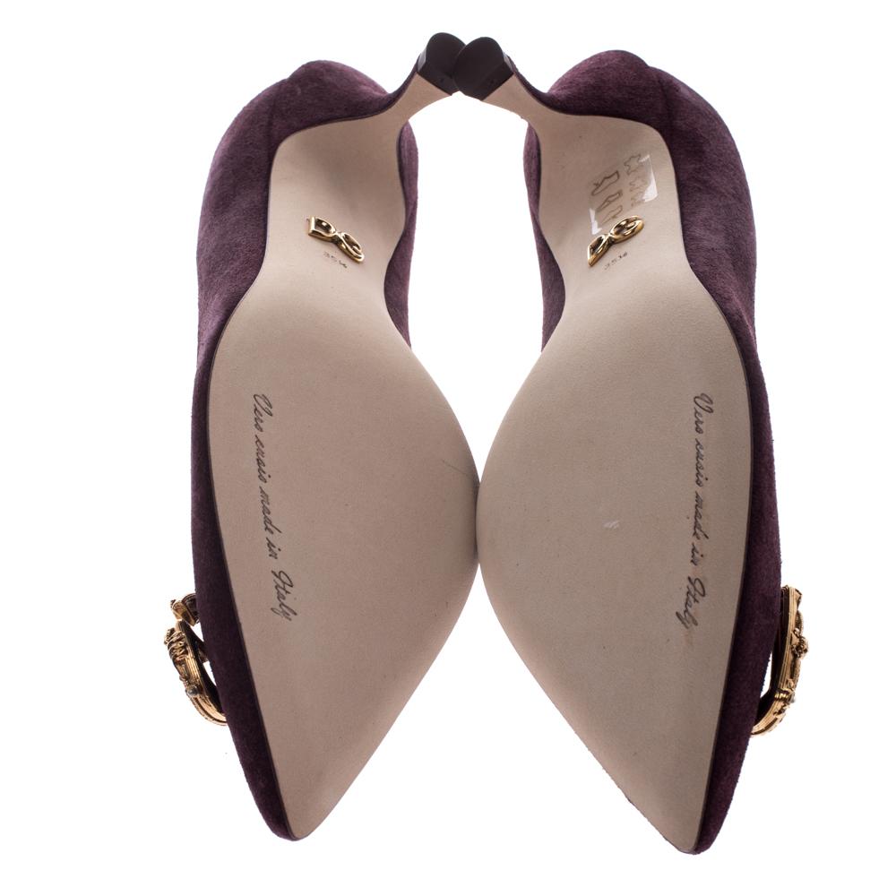 Dolce & Gabbana Burgundy Suede DG Amore Pointed Toe Pumps Size 35.5 In New Condition In Dubai, Al Qouz 2