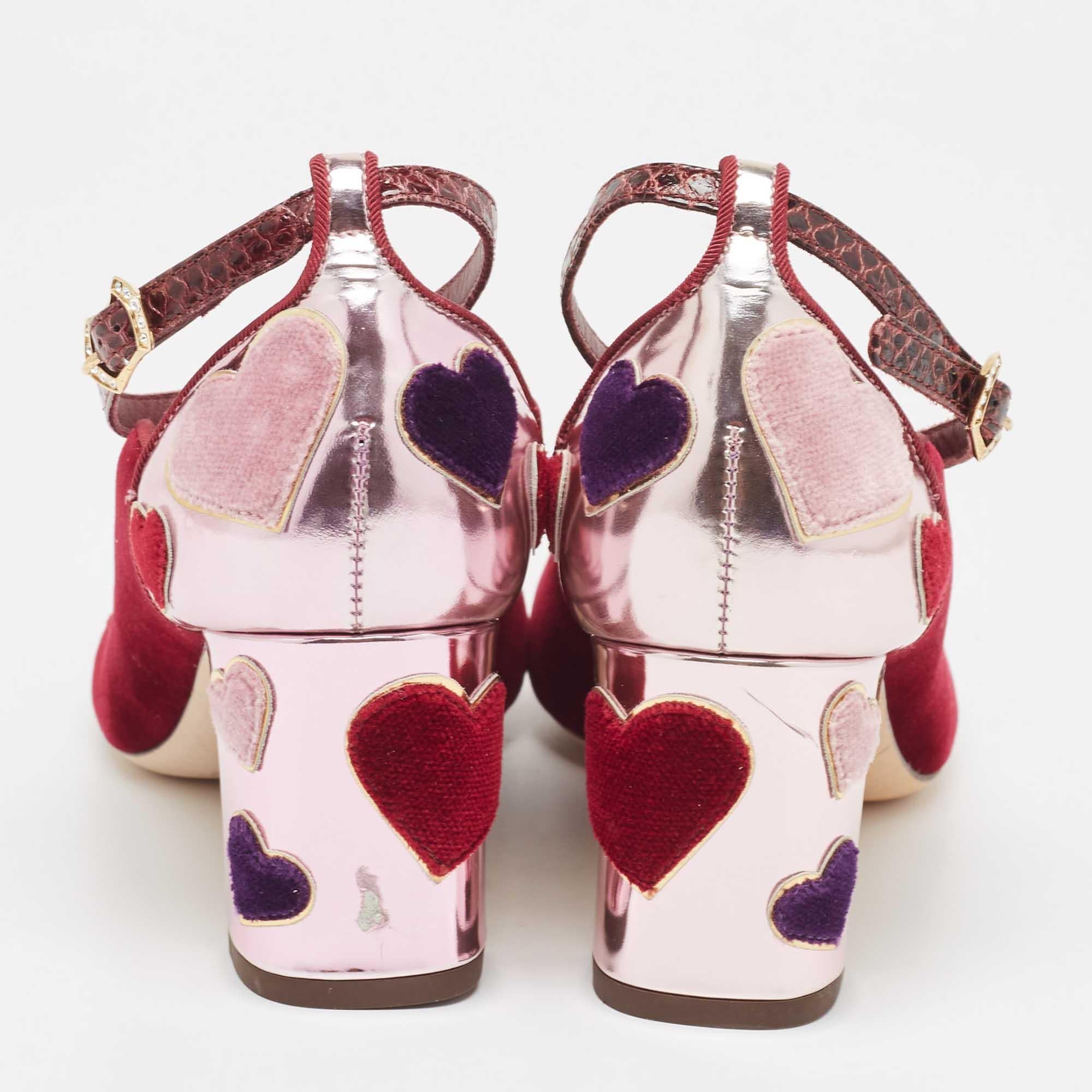 Dolce & Gabbana Burgundy Velvet L' Amore Block Heel Pumps Size 38 For Sale 2