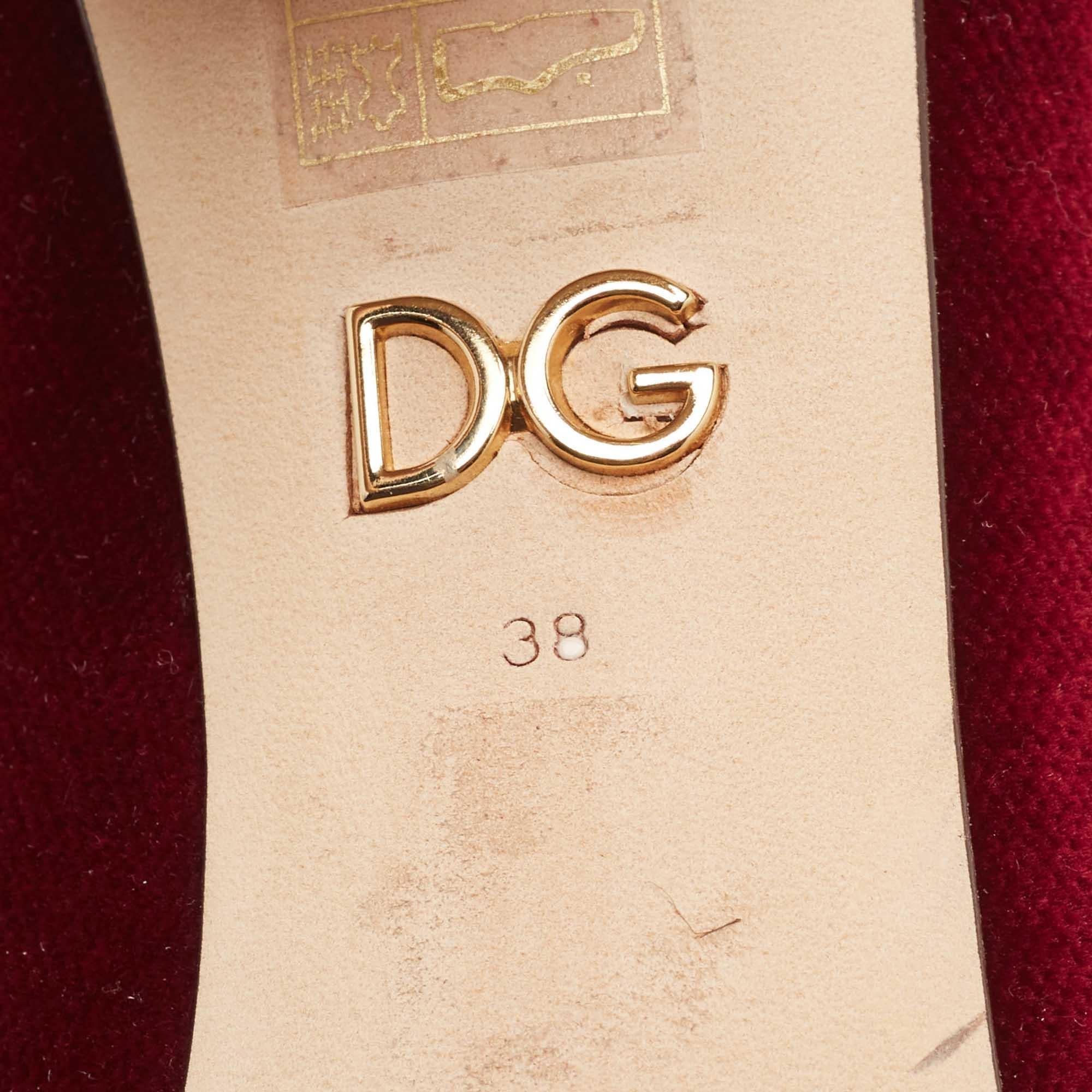 Dolce & Gabbana Burgundy Velvet L' Amore Block Heel Pumps Size 38 For Sale 4