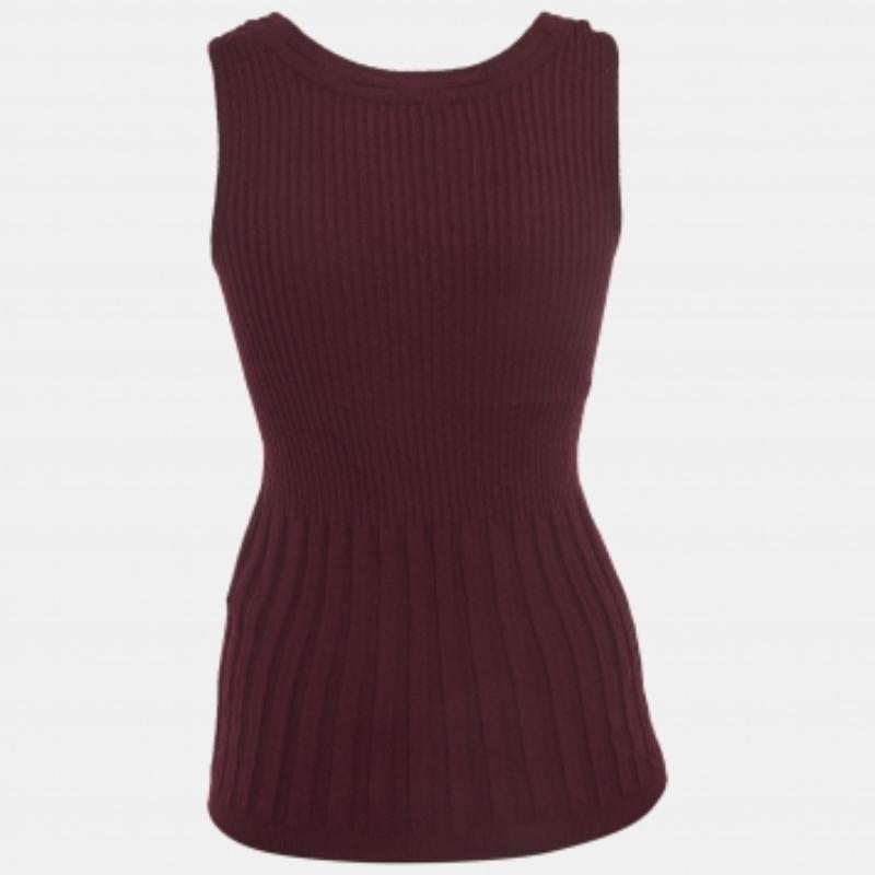 Este top de diseño te aportará estilo y comodidad. Confeccionada con el mejor tejido, la creación se ha realizado con todo lujo de detalles. Combínalo con una falda y tacones.