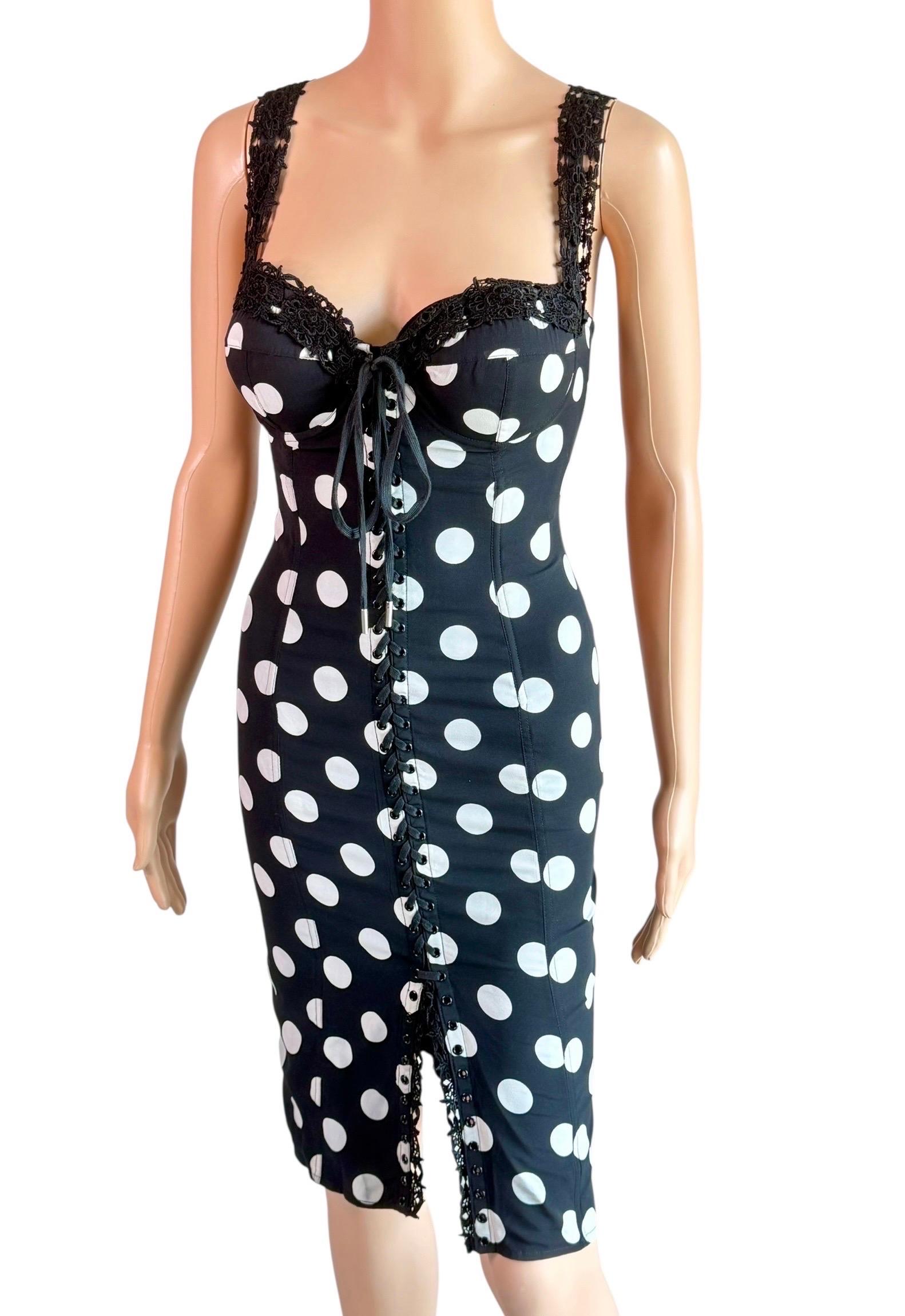 Dolce & Gabbana Bustier Korsett Schnür-Bodycon Kleid mit Polka Dot Print

Größe: IT 44

Zustand: guter Vintage-Zustand, BH-Pads wurden professionell angebracht und können leicht entfernt werden.