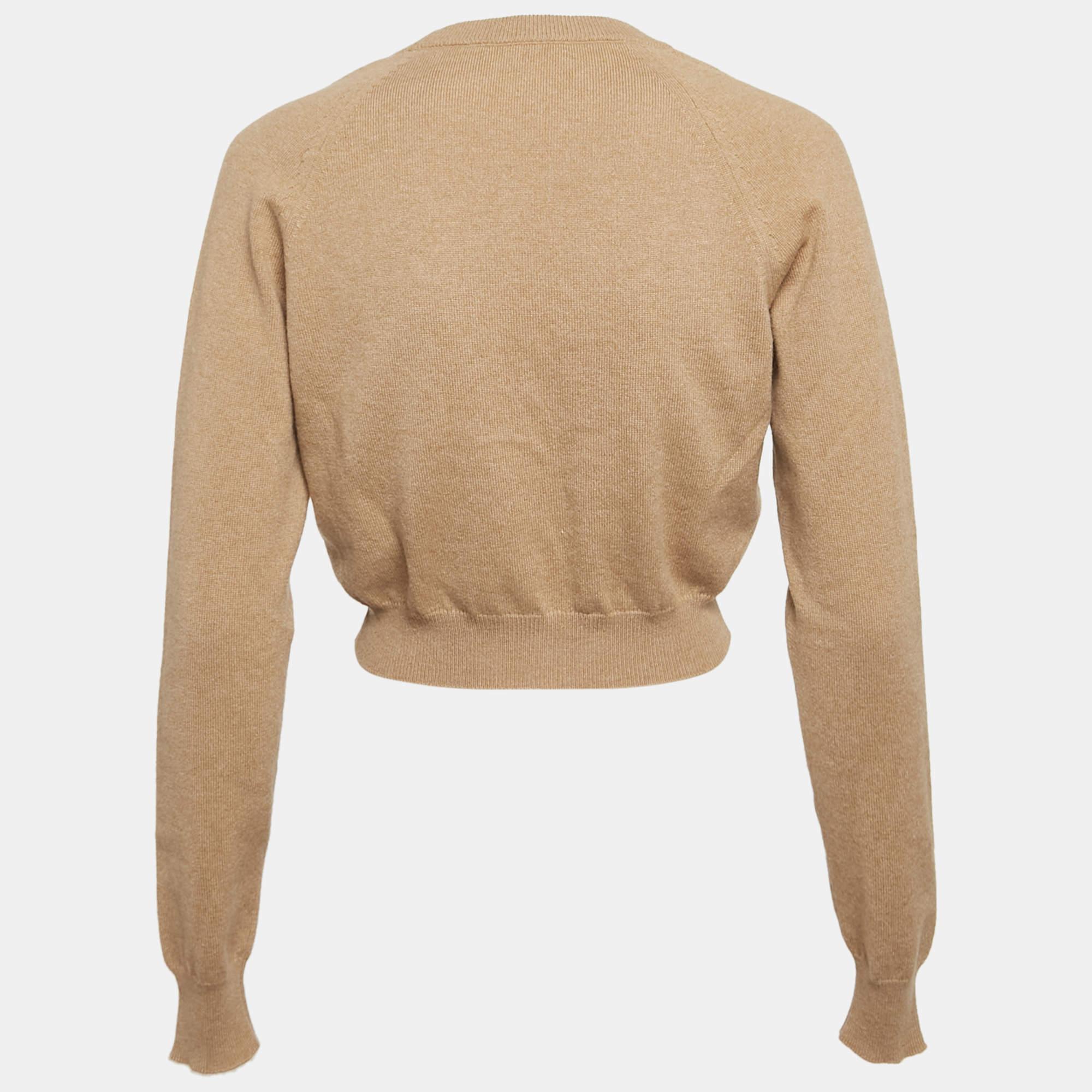Your closet is never complete without a stunning cardigan as this. This cardigan from Dolce and Gabbana is efficiently tailored using high quality fabric in a pleasant shade  which adds a luxurious edge to your outfit.
