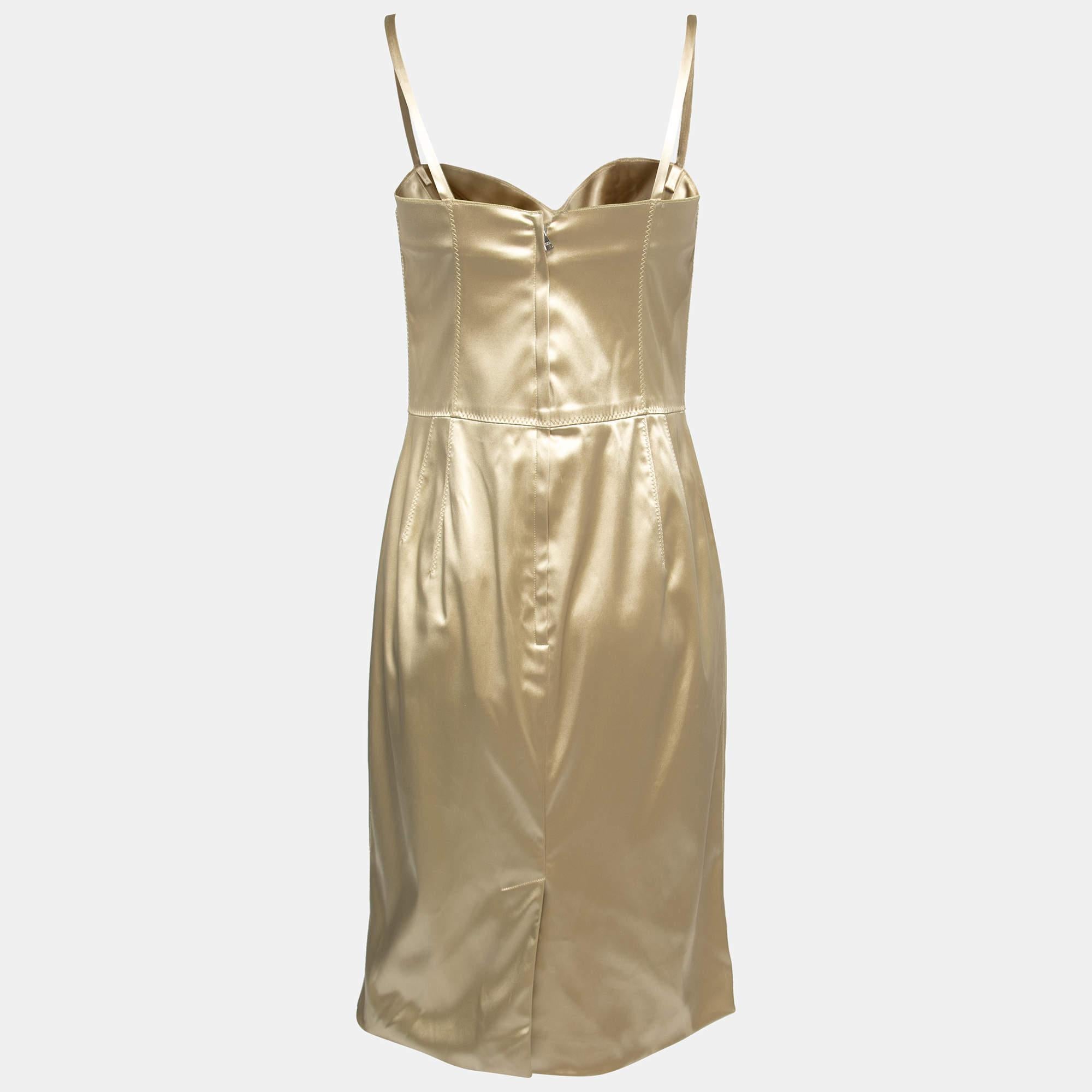 The fine artistry and the feminine silhouette of this designer dress exhibit the label's impeccable craftsmanship in tailoring. It is stitched using quality materials, has a good fit, and can be easily styled with chic accessories, open-toe sandals,