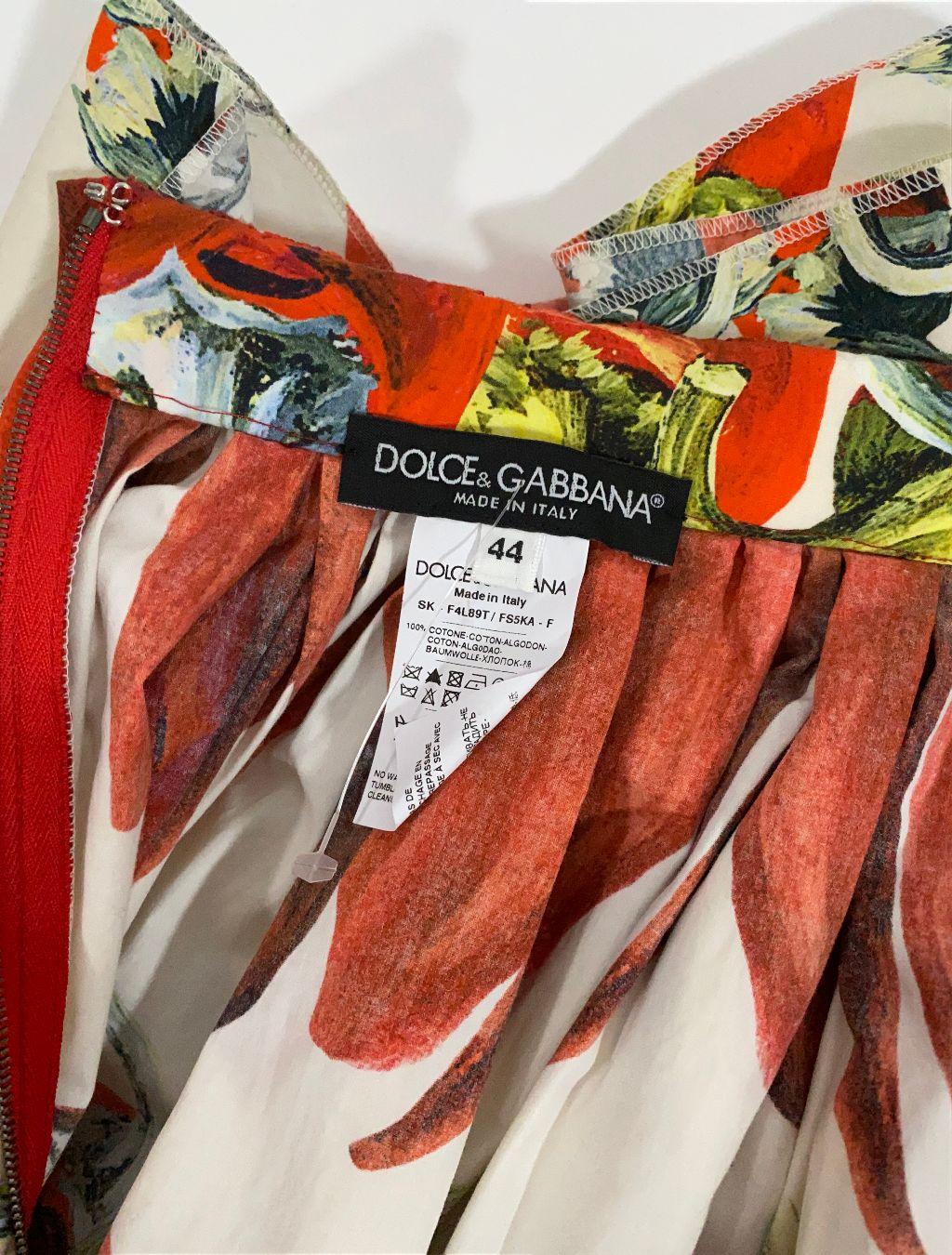 Dolce & Gabbana Chili Peppers Print  Skirt New Without Tags SZ 44 IT  In New Condition In New York, NY