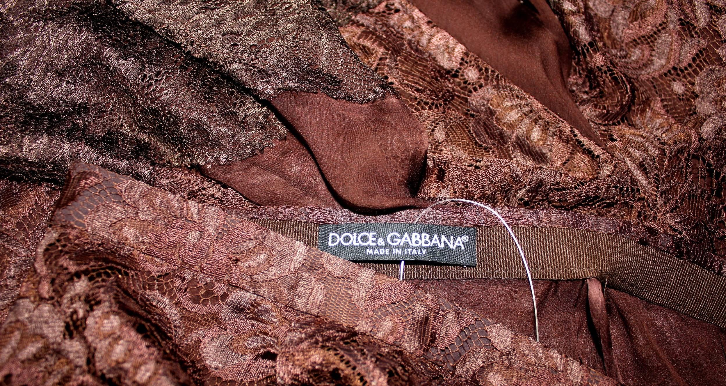 UNWORN Dolce & Gabbana Y2K Chocolate Brown Pleated Lace Silk Skirt 40 In Excellent Condition For Sale In Switzerland, CH