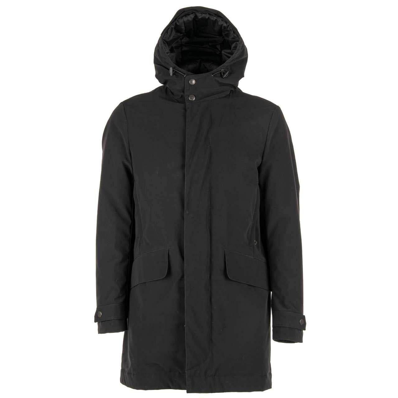 Men's Dolce & Gabbana Classic Hooded Parka Jacket with Pockets and Logo Black 46 S For Sale