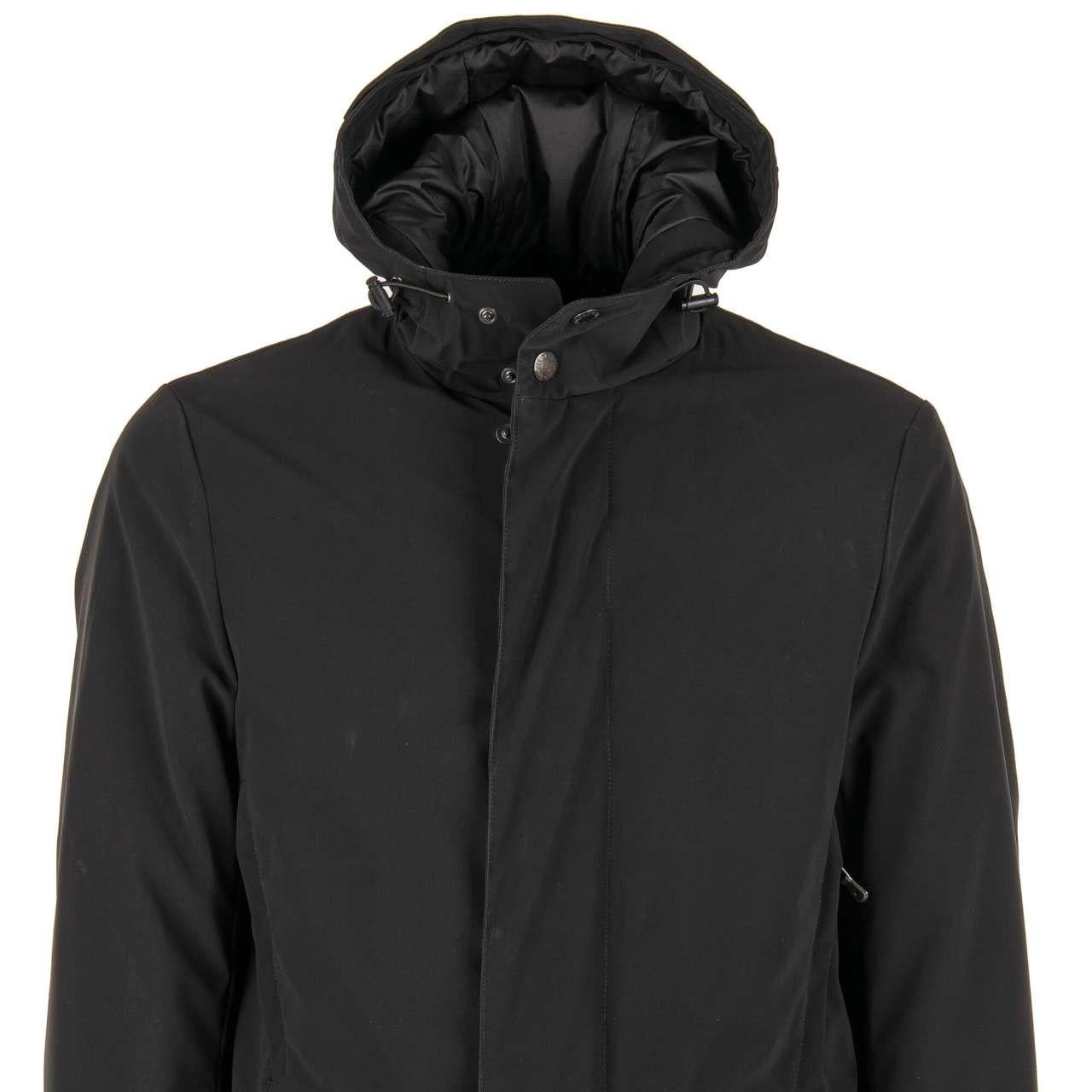 Dolce & Gabbana Classic Hooded Parka Jacket with Pockets and Logo Black 46 S For Sale 2