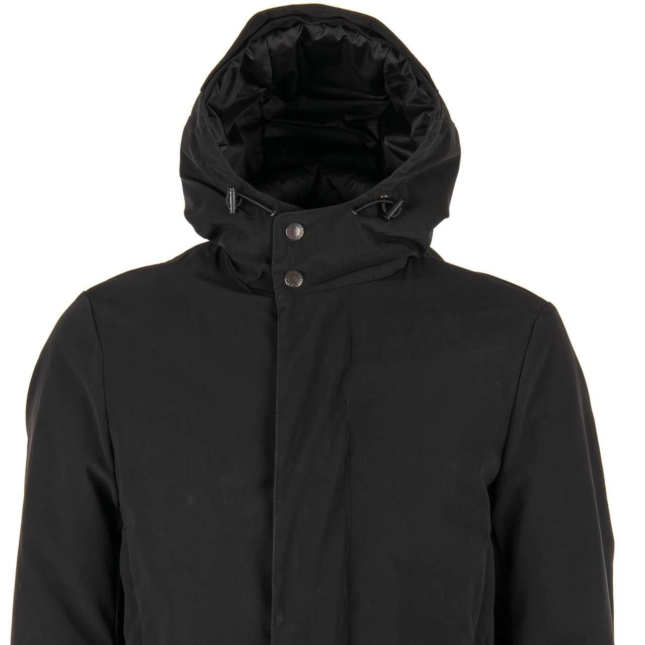 Dolce & Gabbana Classic Hooded Parka Jacket with Pockets and Logo Black 46 S For Sale 4