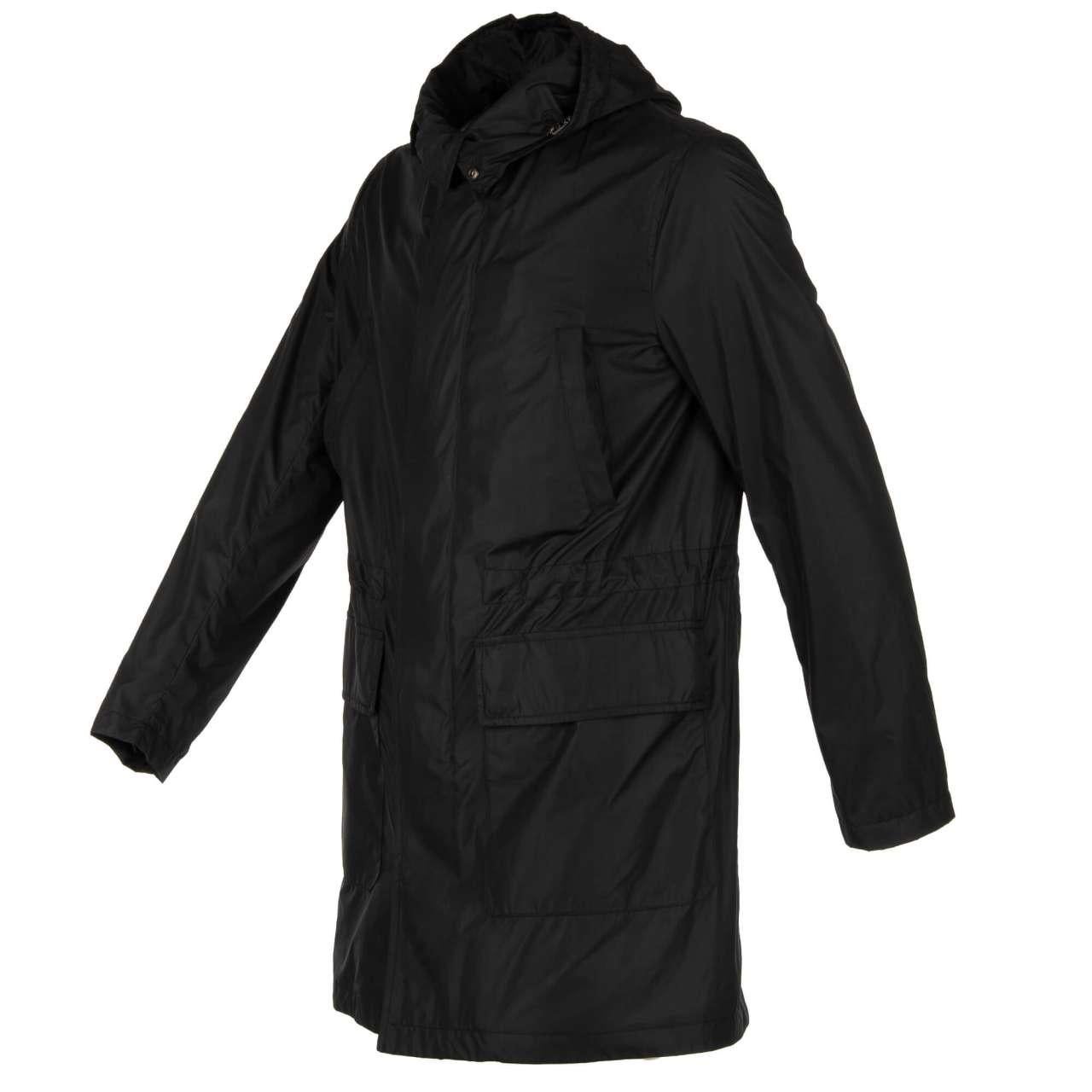 Dolce & Gabbana Classic Rain Parka Jacket with Pockets and Hoody Black 44 In Excellent Condition For Sale In Erkrath, DE