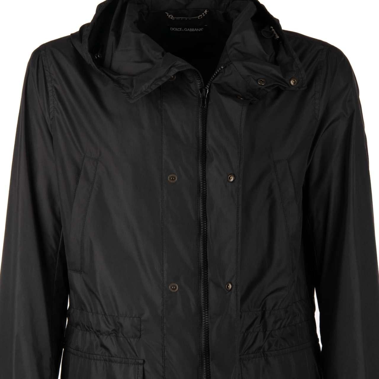 Dolce & Gabbana Classic Rain Parka Jacket with Pockets and Hoody Black 44 For Sale 2