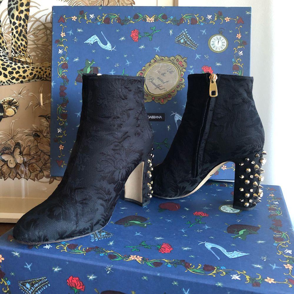 Dolce & Gabbana Cloth Boots in Black In Good Condition In Carnate, IT