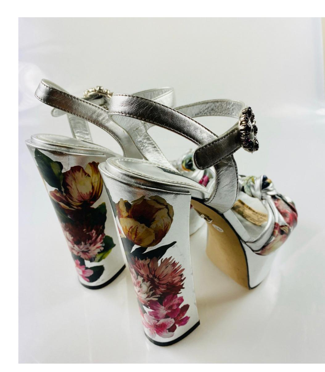 Dolce & Gabbana Cloth Floral wedge
sandals shoes heels

Size 38, UK5.
Have been worn and have signs
overall.

Come with the original box.

Please check my other DG clothing &

accessories! 
