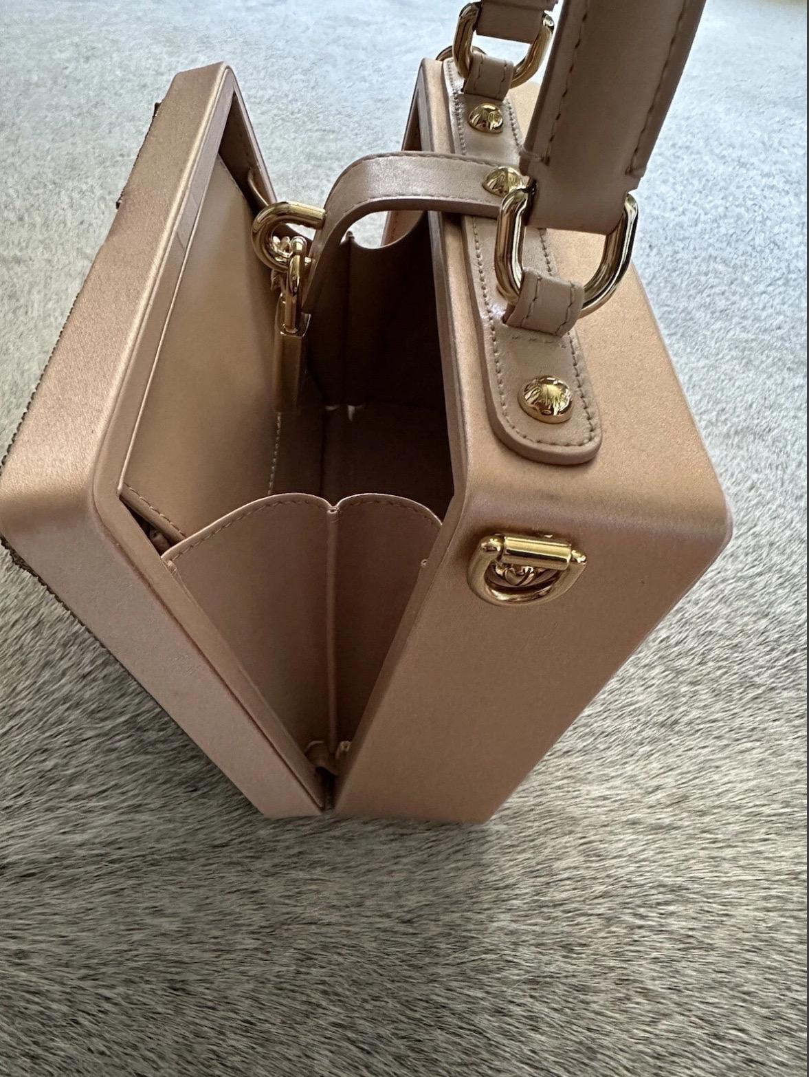 DOLCE & GABBANA Sac de collection en satin brodé de cristaux avec bandoulière en vente 1