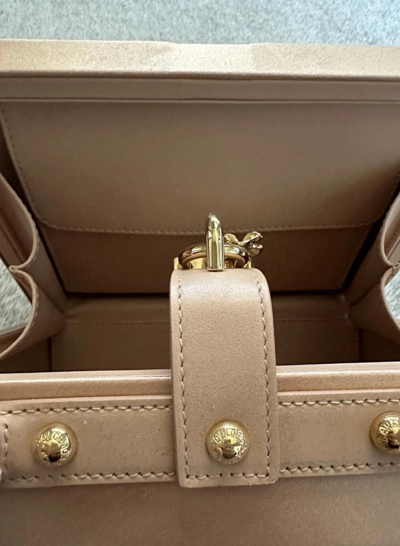 DOLCE & GABBANA Sac de collection en satin brodé de cristaux avec bandoulière en vente 2