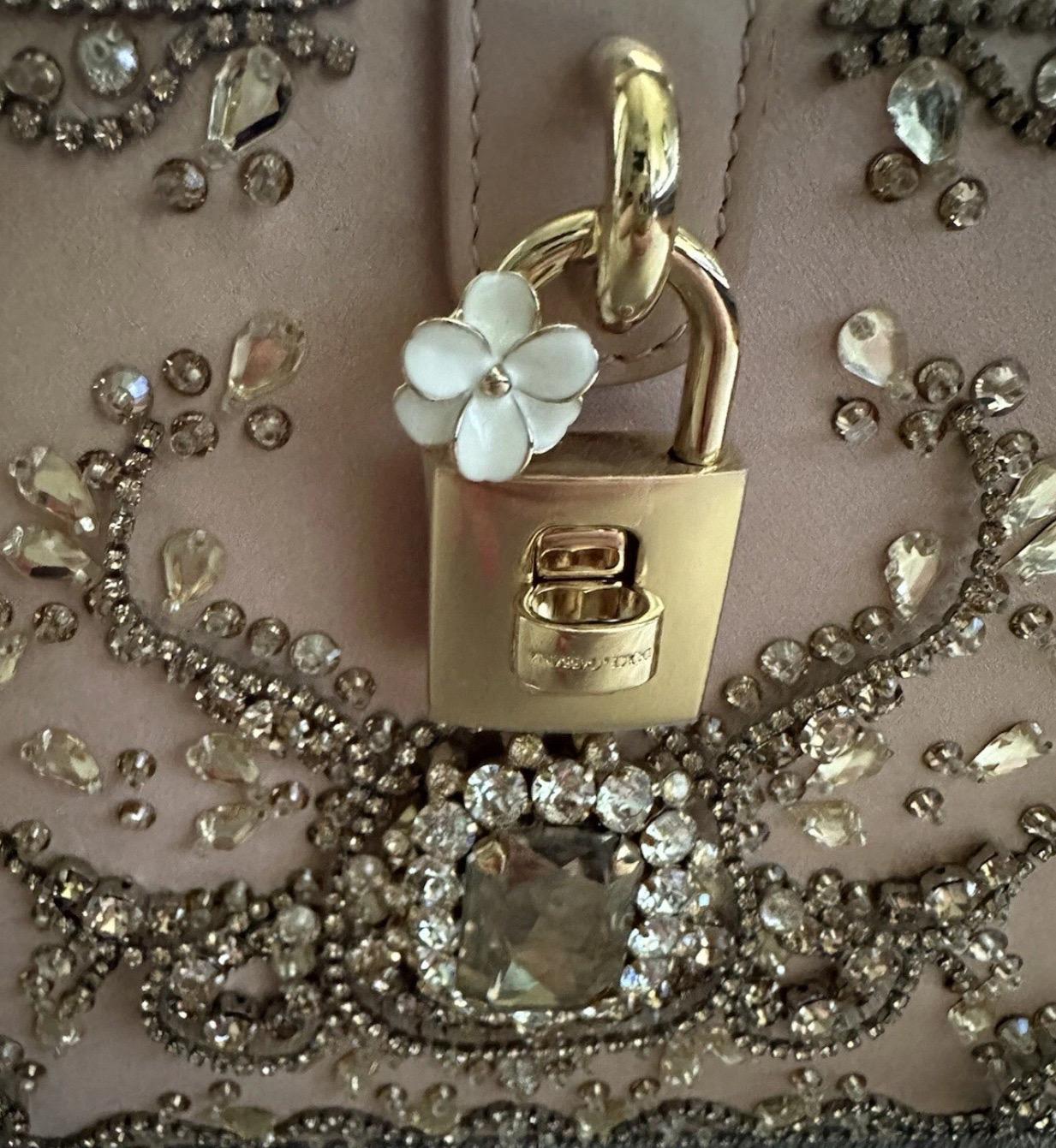 DOLCE & GABBANA Sac de collection en satin brodé de cristaux avec bandoulière en vente 3