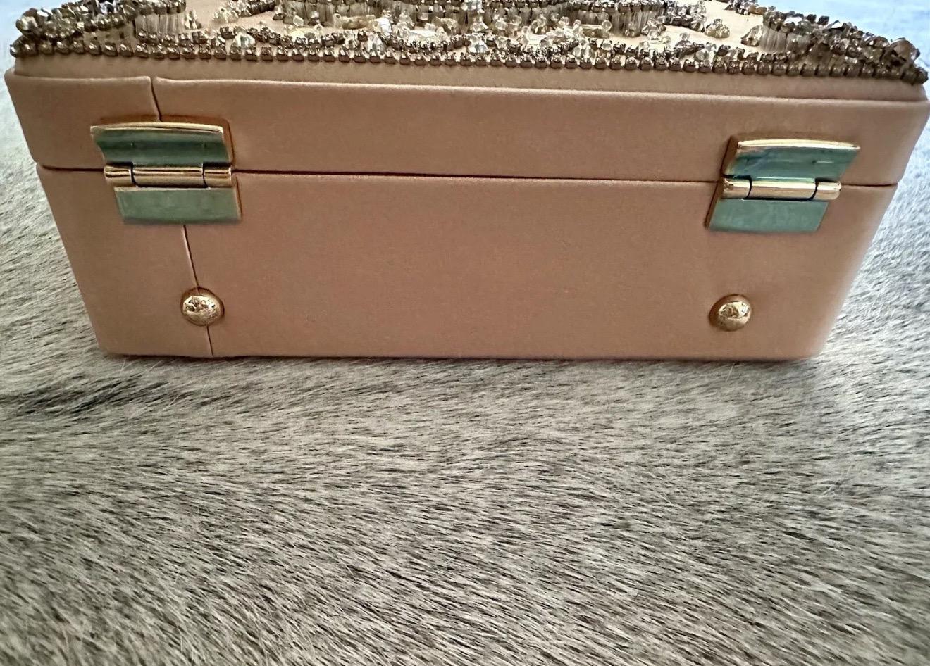 DOLCE & GABBANA Sac de collection en satin brodé de cristaux avec bandoulière en vente 4