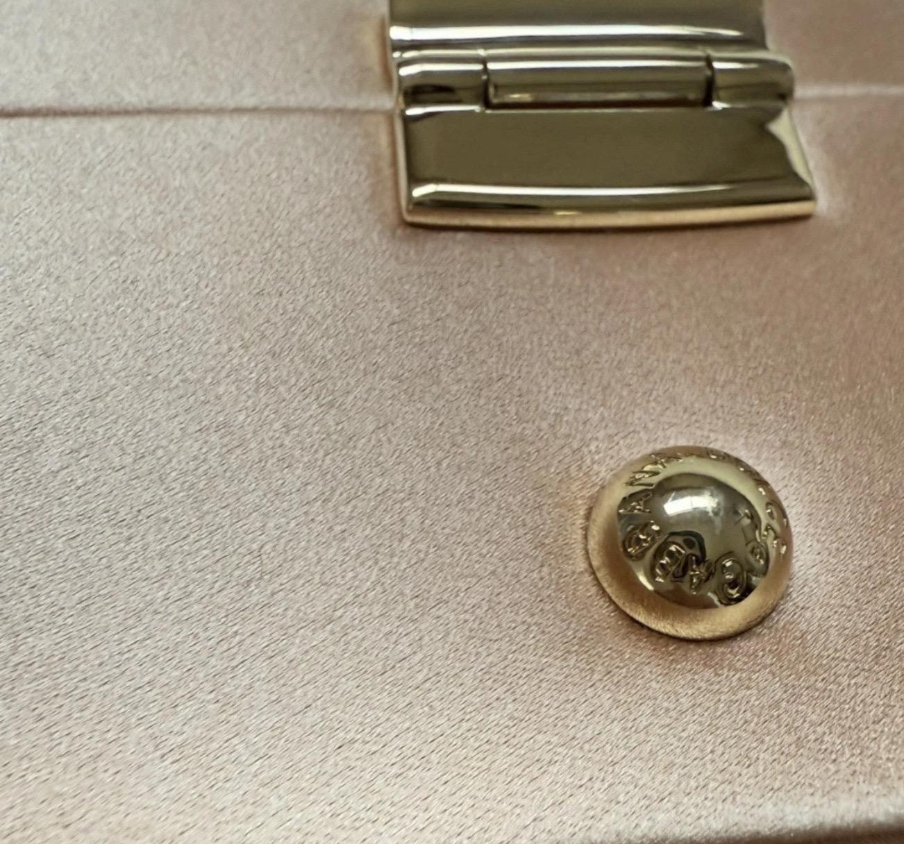 DOLCE & GABBANA Sac de collection en satin brodé de cristaux avec bandoulière en vente 5