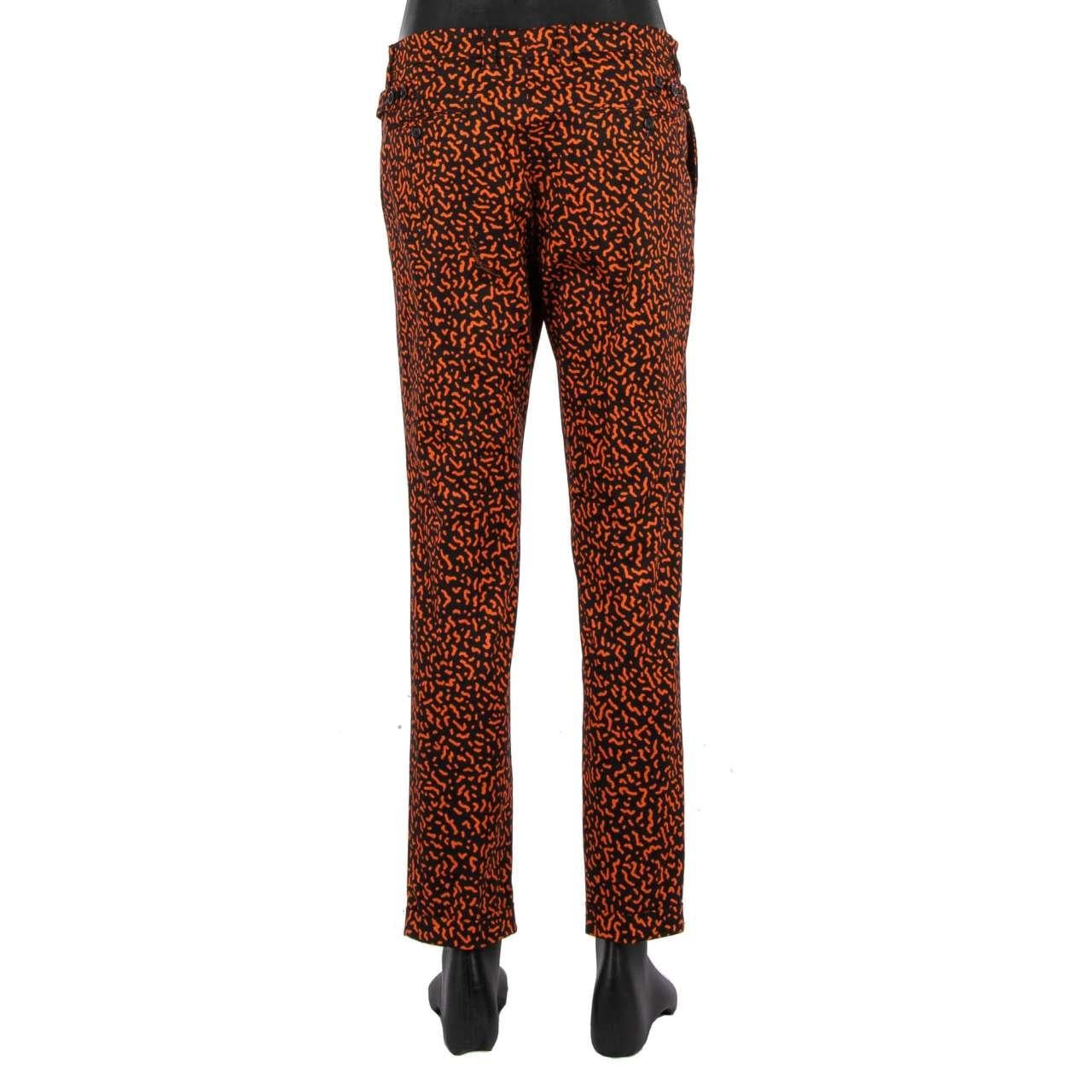 Dolce & Gabbana - Cotton Dress Trousers with Print Black Orange 48 M In Excellent Condition For Sale In Erkrath, DE