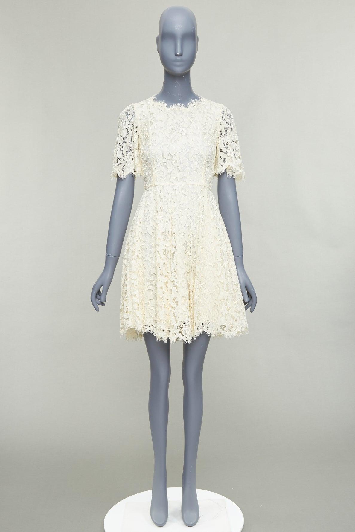 DOLCE GABBANA - Robe à manches courtes en dentelle florale crème doublée de soie IT40 S en vente 4