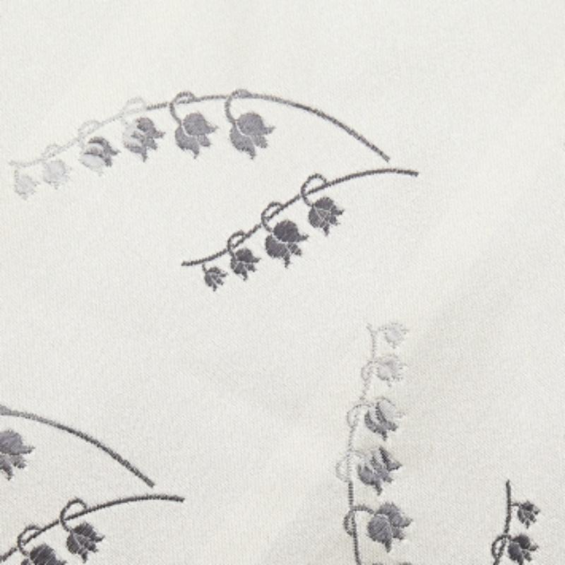 Enhance your outfit with this stunning tie from the House of Dolce & Gabbana. It is tailored using cream silk jacquard fabric, with a floral print elevating its beauty. It features a width of 9.5 cm. Complete your style with sophistication as you