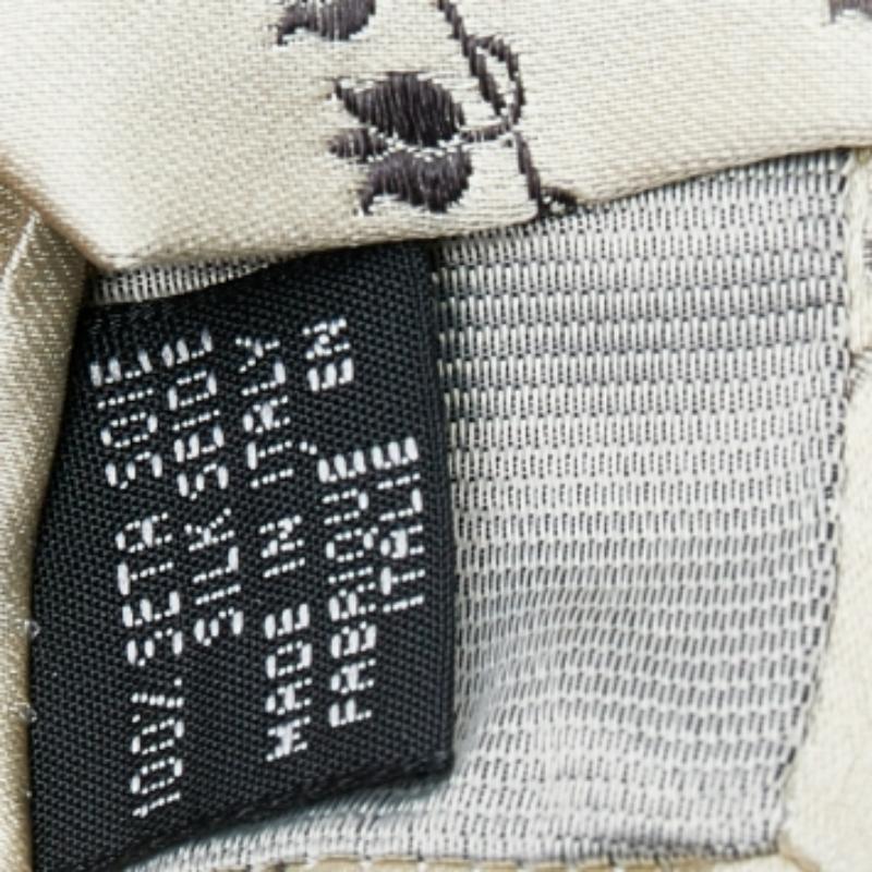Dolce & Gabbana Cream Floral Silk Jacquard Tie In Good Condition For Sale In Dubai, Al Qouz 2