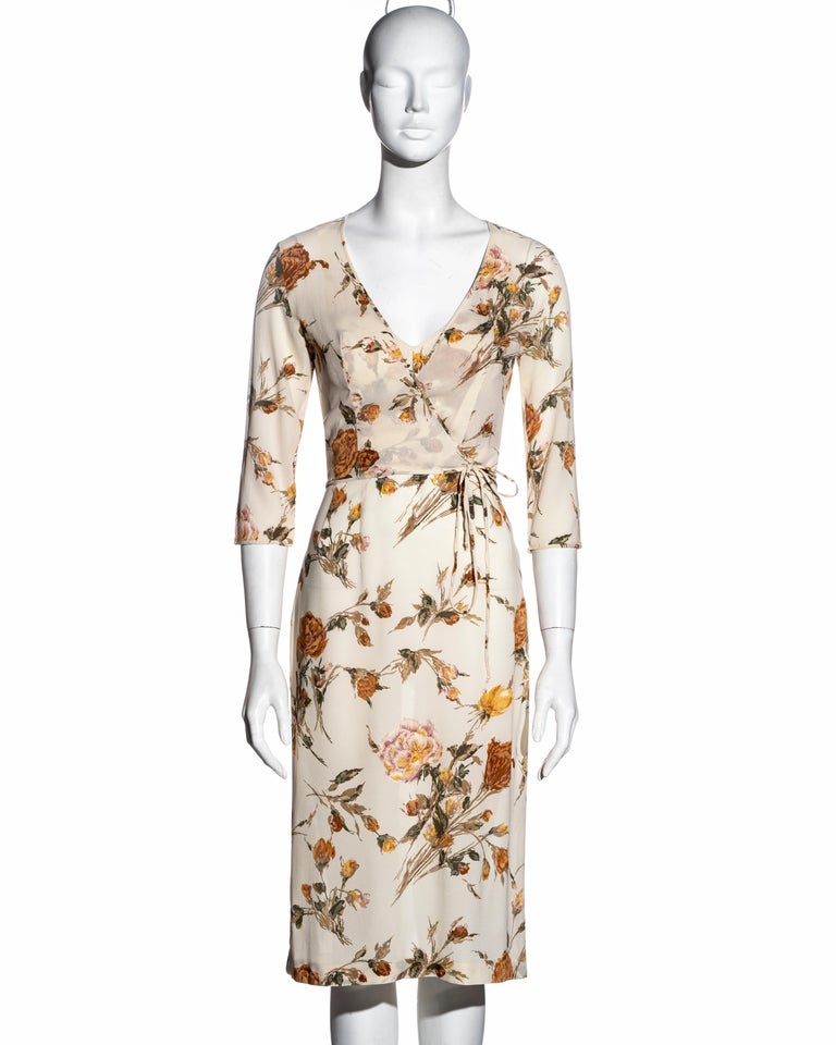 Dolce and Gabbana, abito sottoveste e cardigan a portafoglio in seta  floreale color crema, ss 1997 in vendita su 1stDibs