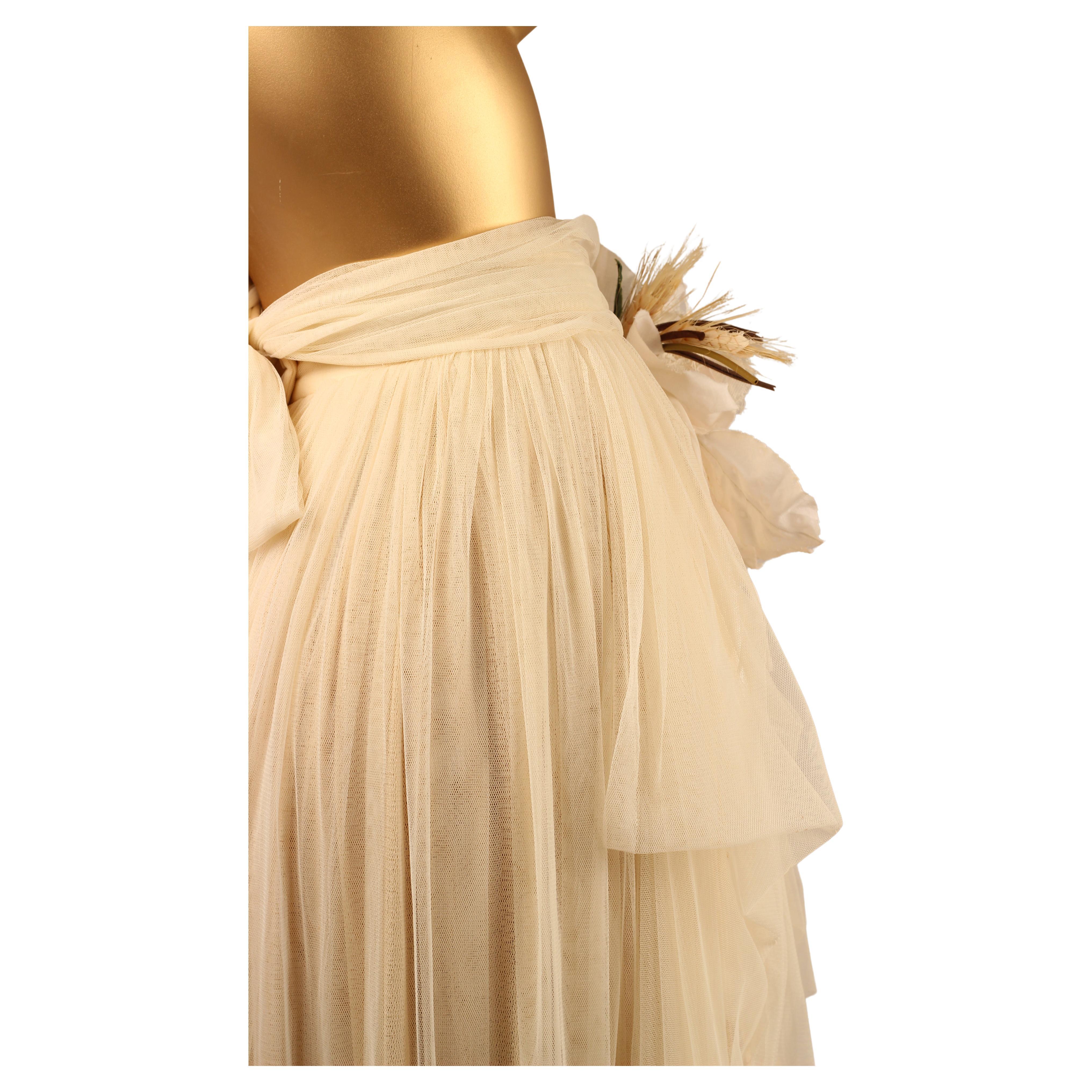 Dolce & Gabbana Cream Lace Skirt – S/S 1993 Runway, as seen on Helena Christensen

(Presented and styled with a Dolce & Gabbana ruffled lace tiered jacket-style top. The top is shown for styling purposes only and is not included in this sale. At the