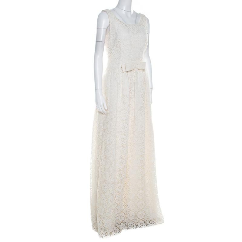 This maxi dress by Dolce and Gabbana has a feminine design that will provide an alluring style statement at any evening or night party. Crafted from a blend of cotton and silk, the dress is highlighted with lace detailing all over and a pretty bow