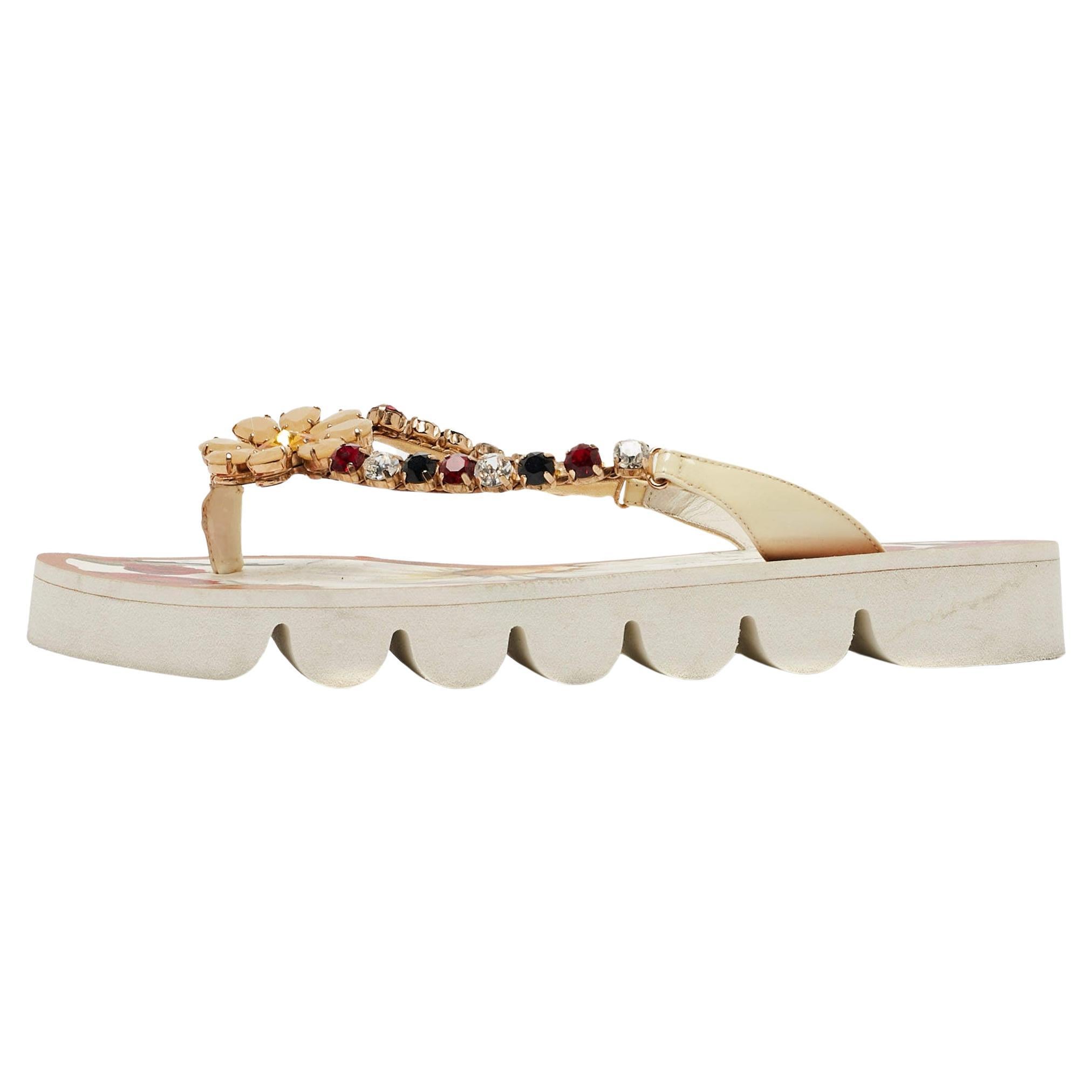 Dolce & Gabbana Cream Patent Leather Crystal Embellished Thong Flats Size 35 For Sale