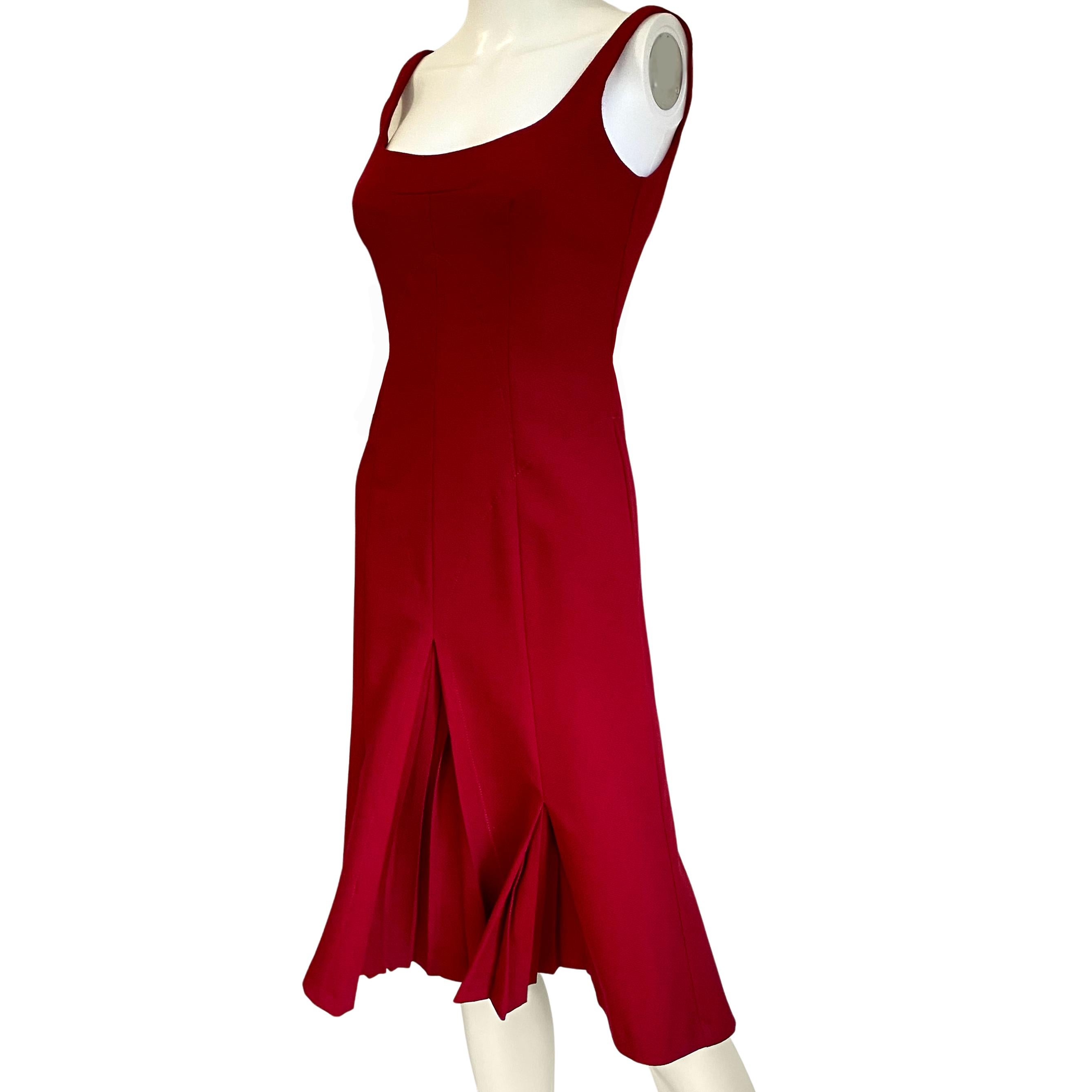 Dolce Gabbana Made in Italy Crimson Rotes Kleid aus italienischer Wolle im Zustand „Hervorragend“ in Boston, MA