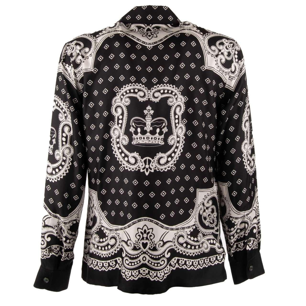 - Silk shirt with crown, geometric print and front pocket in black and white by DOLCE & GABBANA - New with tag - MADE IN ITALY - Former RRP: EUR 1,250 - Wide Fit - Model: G5EM2T-FI1KT-HN64C - Material: 100% Silk - Color: Black / White - Collar with