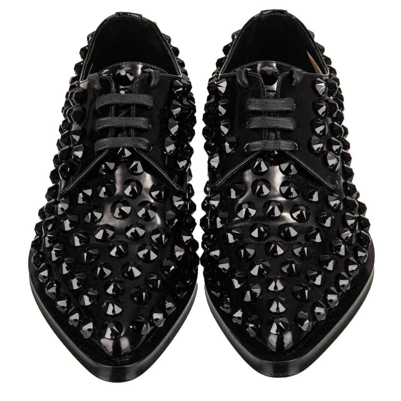 - Classic women leather shoes MILLENIALS with pointy toe shape and crystals embroidery in black by DOLCE & GABBANA - MADE IN ITALY - New with Box - Model: CN0088-AO097-8S485 - Material: 100% Calf fur - Sole: Leather - Color: BlackÂ  - Heel: 2 cm -