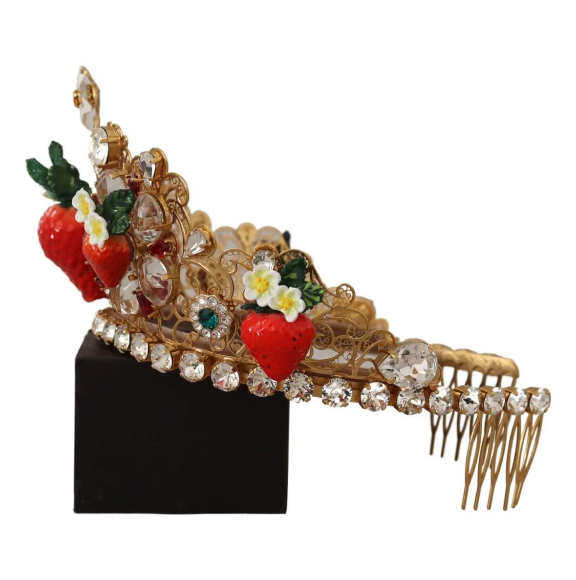 DOLCE & GABBANA

Absolutely stunning, 100% Authentic, brand new with tags Dolce & Gabbana crystal diadem tiarem
This item comes from the Exclusive MainLine Dolce & Gabbana Collection.

Color: Clear, gold, red
Material: Brass, crystals
Clear