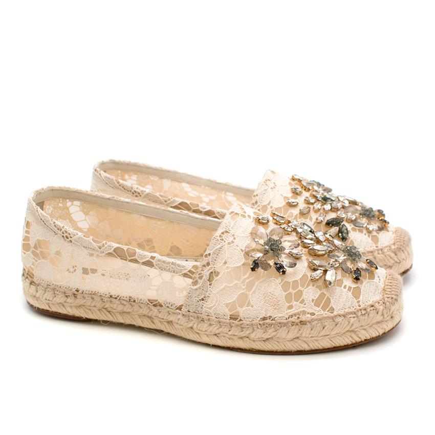 Dolce & Gabbana Crystal Embellished Lace Espadrilles 

- Ivory lace body with beige woven trim
- Woven soles with rubber heel and toe pads
- Crystal Floral Embellishments

Made in Spain 

Please note, these items are pre-owned and may show signs of