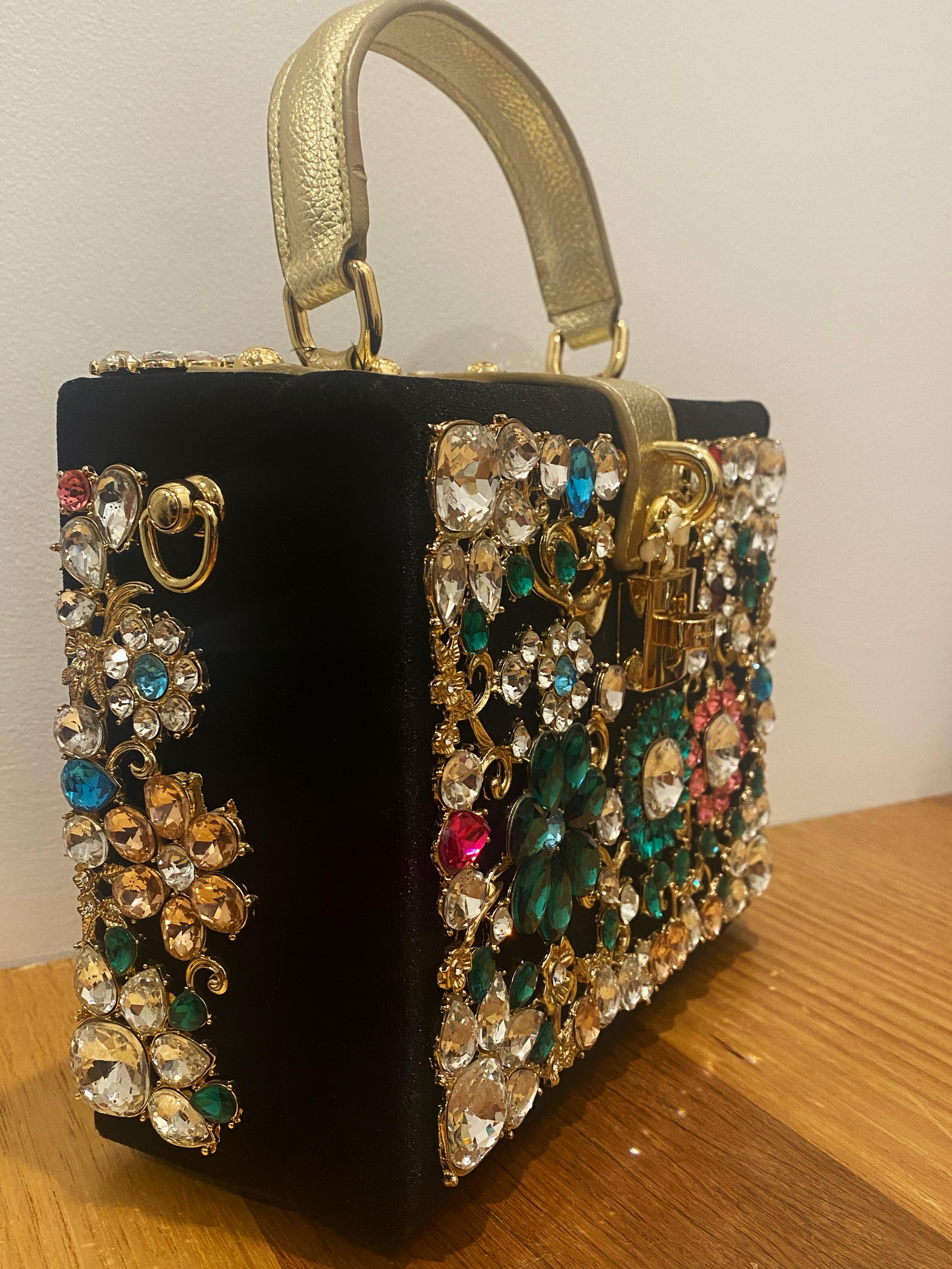Dolce & Gabbana Da Sera Bolsa de Caja Fina y Rara Decorada con Cristales. Cuero, terciopelo en Excelente estado para la venta en MELBOURNE, AU