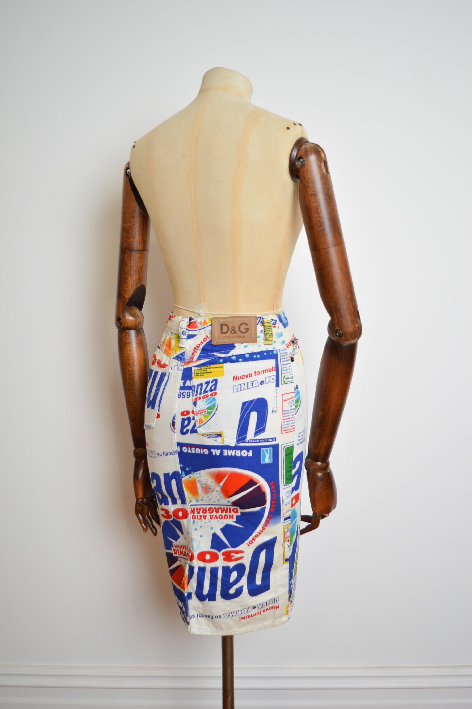 Dolce & Gabbana Danza 3000 Loud pattern denim pencil Skirt In Good Condition For Sale In Sheffield, GB