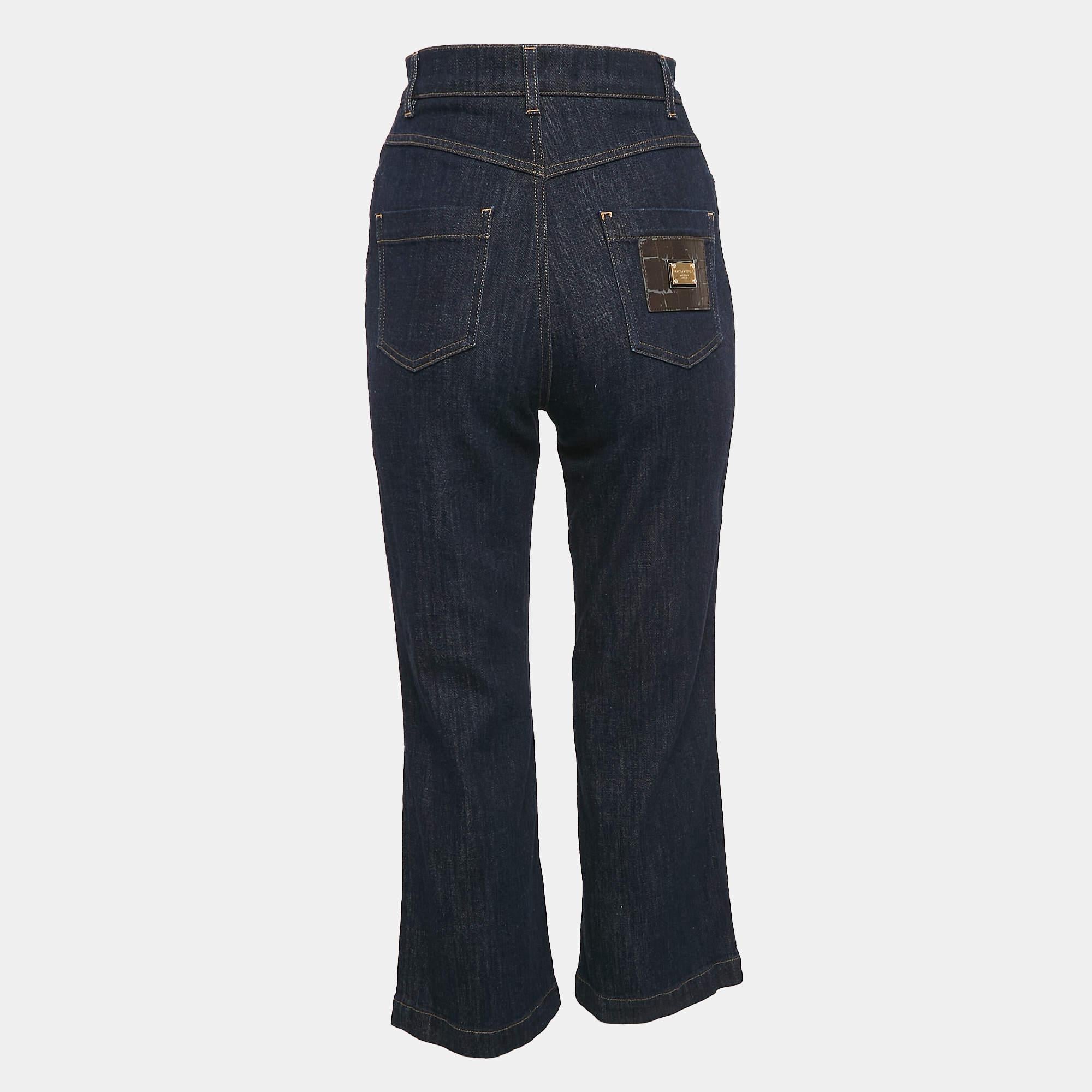 Estos vaqueros Dolce & Gabbana son imprescindibles en tu armario. Estos vaqueros azules oscuros de pierna ancha se pueden poner o quitar para conseguir looks informales y cómodos o elegantes y a la moda.