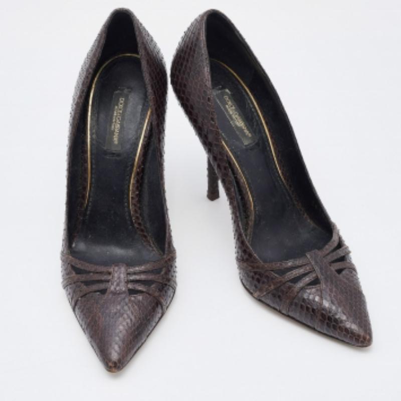 Black Dolce & Gabbana Dark Brown Python Pumps Size 36.5 For Sale