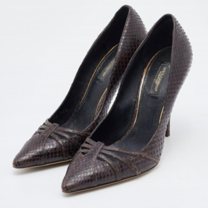 Women's Dolce & Gabbana Dark Brown Python Pumps Size 36.5 For Sale
