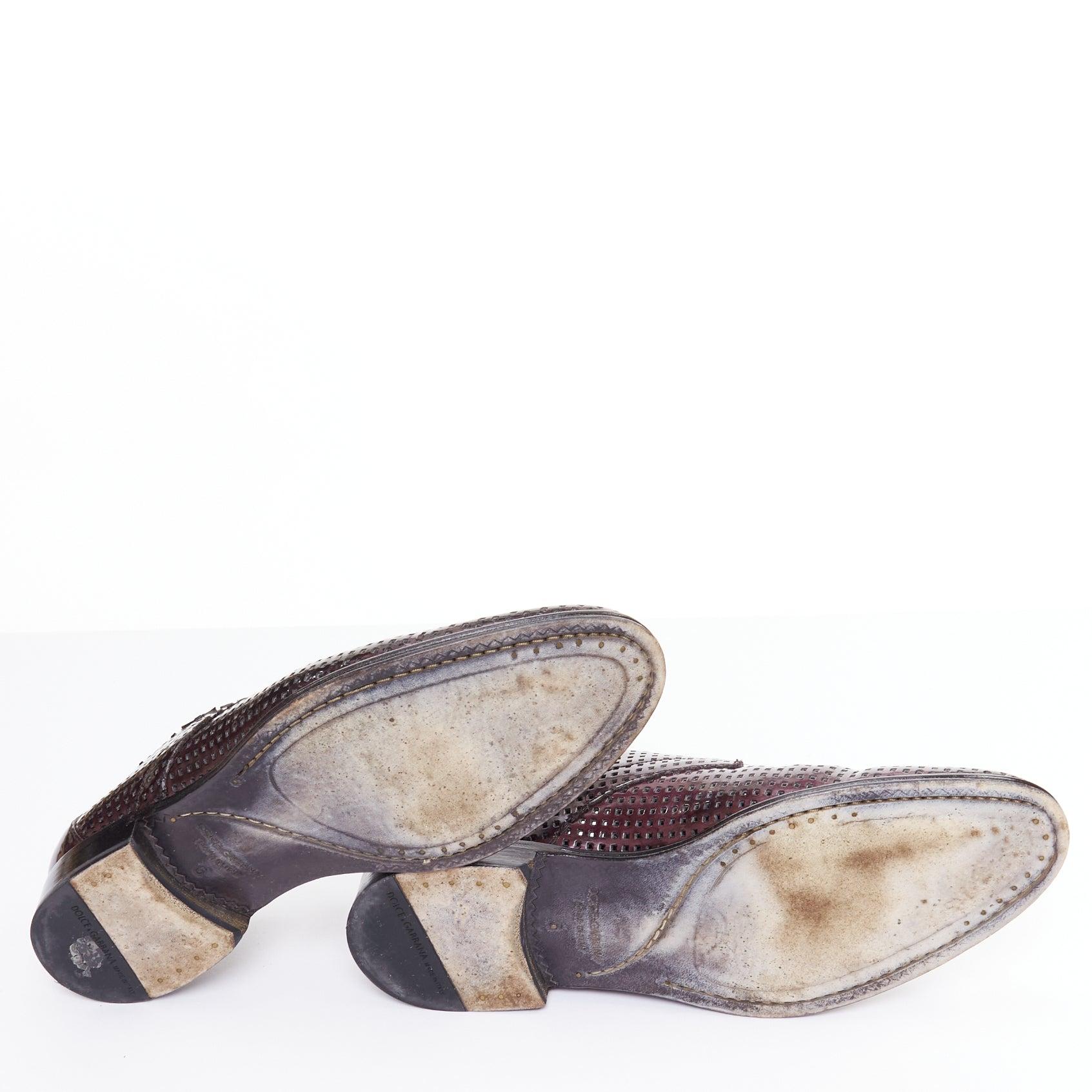 DOLCE GABBANA - Chaussures à lacets carrées perforées en vernis bordeaux foncé UK6 EU40 en vente 6