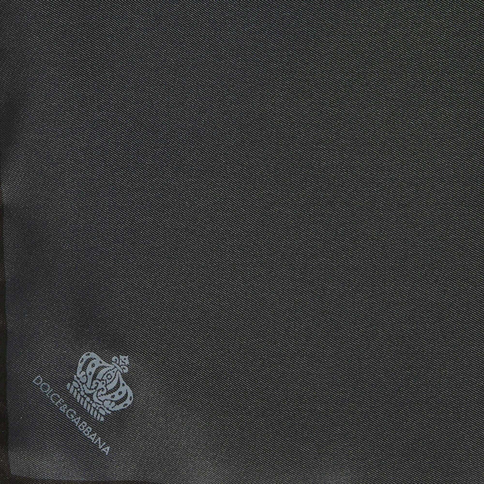 Presented in a timeless dark grey shade this Dolce and Gabbana silk pocket handkerchief is beautifully sewn and finished. Made in Italy it is an accessory youll love.