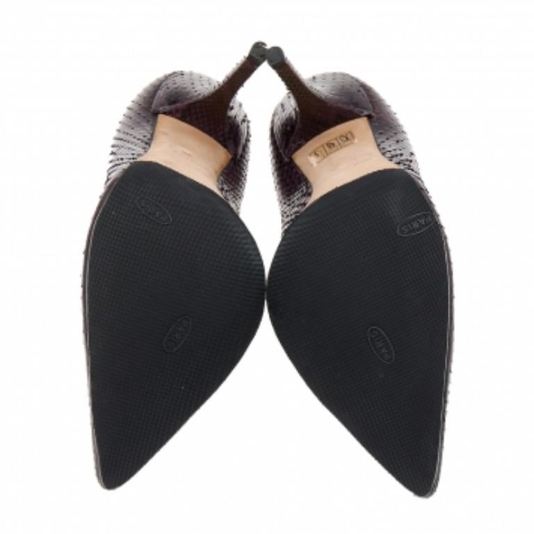 Dolce & Gabbana - Escarpins à bouts pointus en peau de serpent violet foncé/noir Taille 40 en vente 2