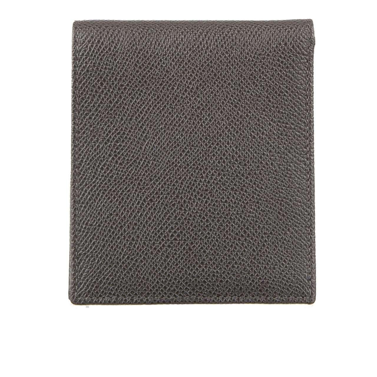 - Dauphine leather bifold wallet with studs and DG metal logo plate in gray by DOLCE & GABBANA - New with Tag and Authenticity Card, without Box - MADE IN ITALY - Model: BP1321-AC122-80747 - Material: 100% Calfskin - Studs and DG logo metal plate in