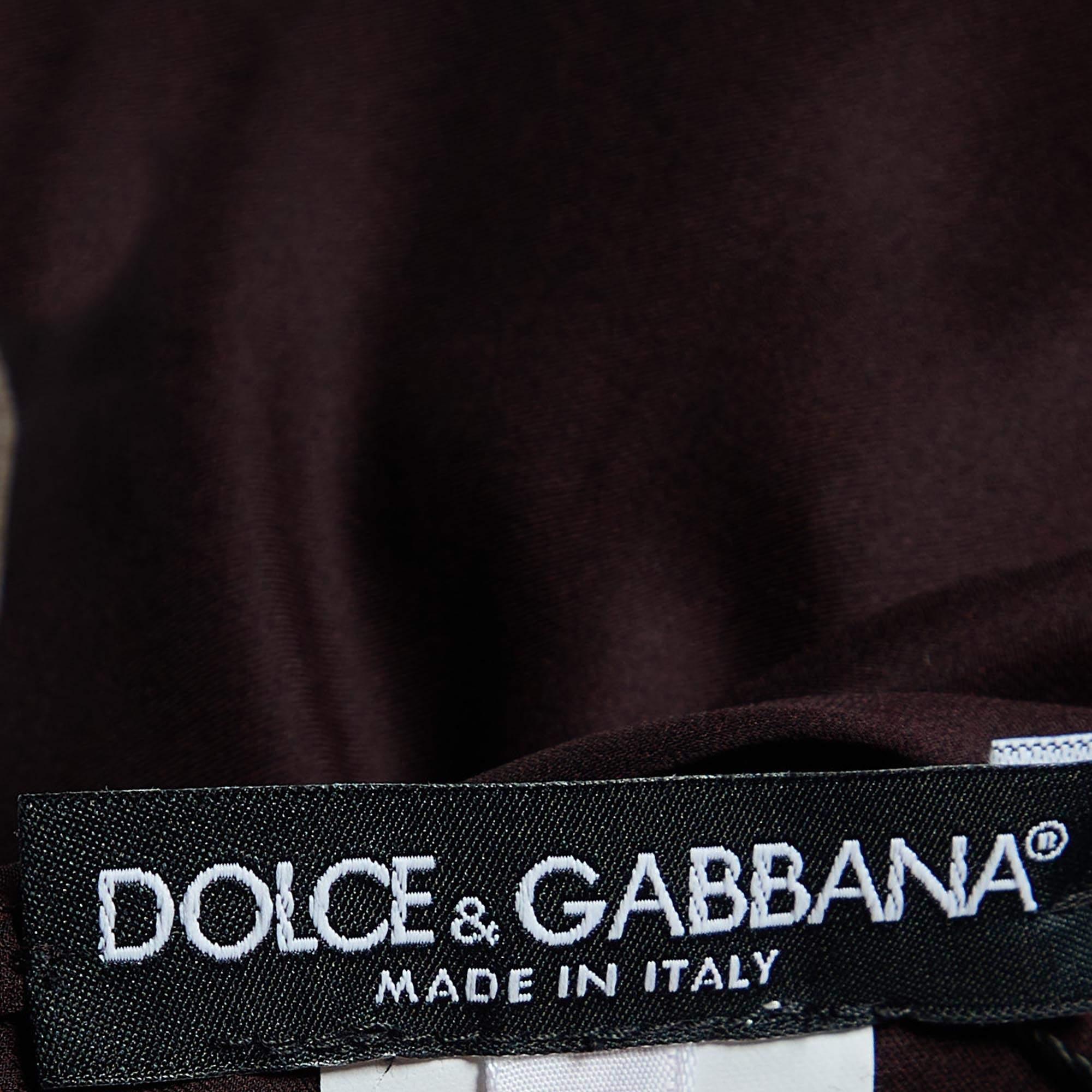 Dolce & Gabbana - Camicetta in seta trasparente con stampa floreale a chiave color maroon profondo S In condizioni buone in vendita a Dubai, Al Qouz 2